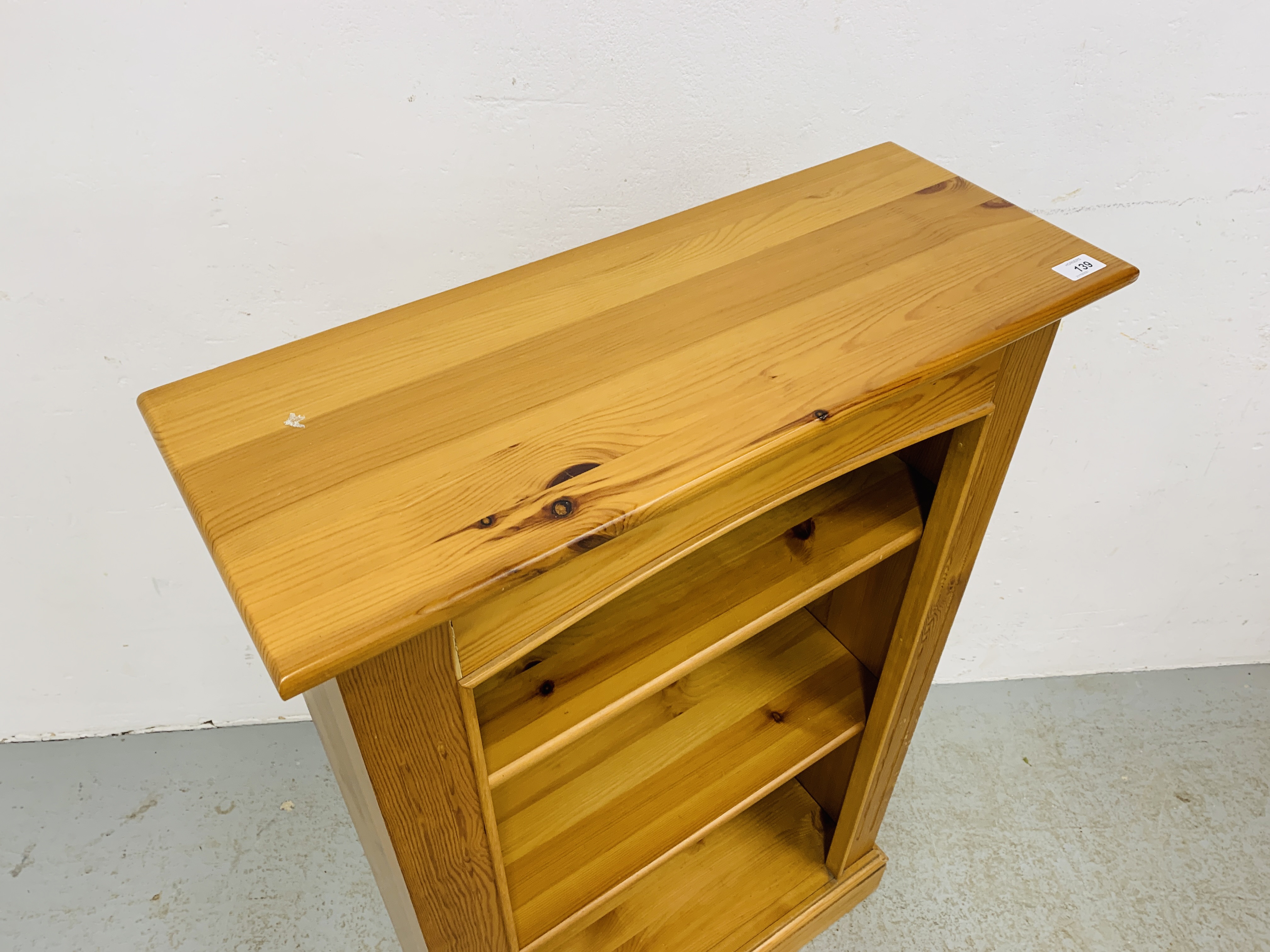 A SOLID HONEY PINE BOOKSHELF WITH TONGUE AND GROOVE BOARDED BACK - W 66CM. D 26CM. H 107CM. - Image 3 of 8