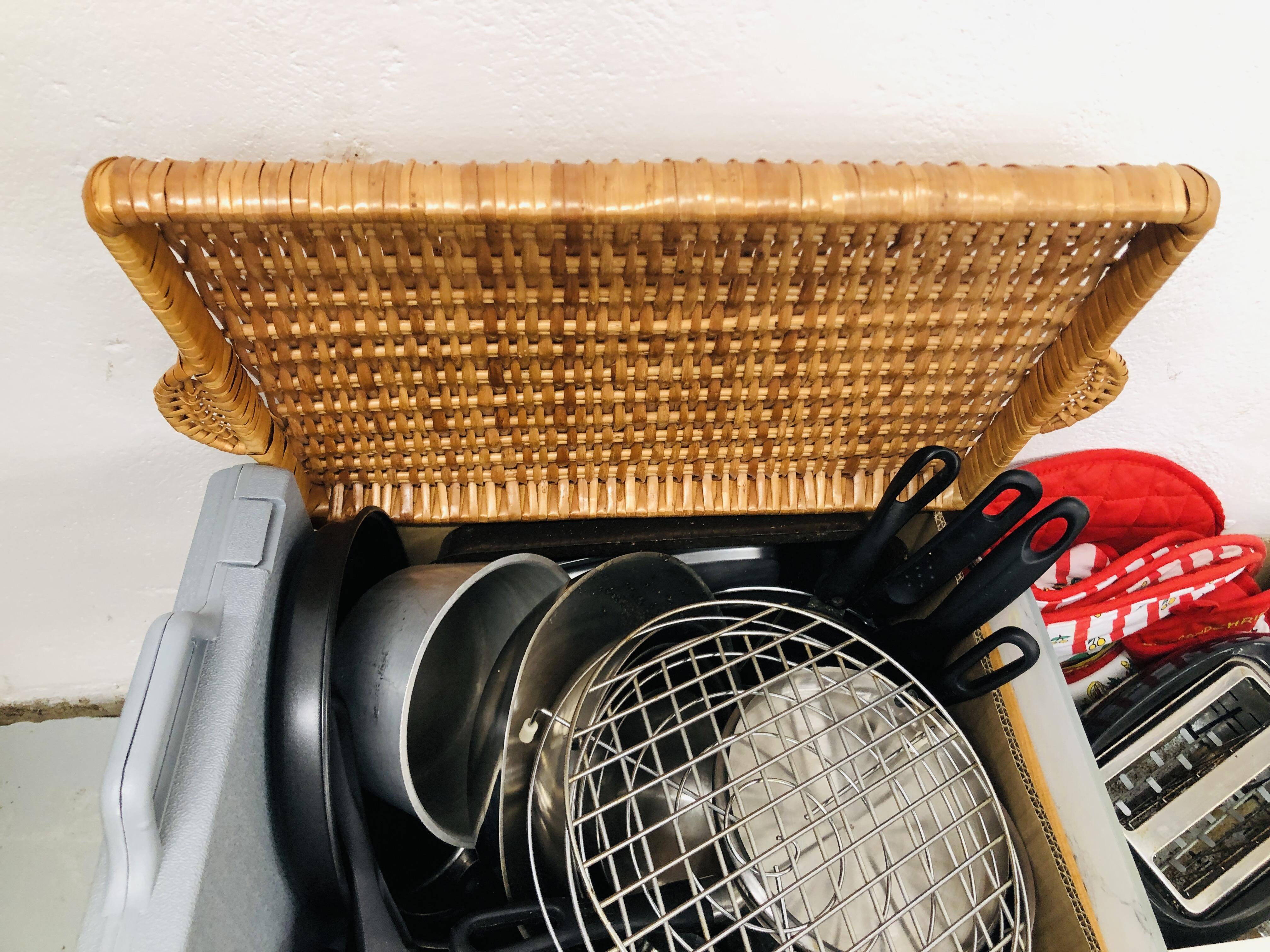 8 BOXES CONTAINING GOOD QUALITY KITCHENALIA TO INCLUDE COOKING PANS, CUTLERY, TOASTER, - Image 11 of 12