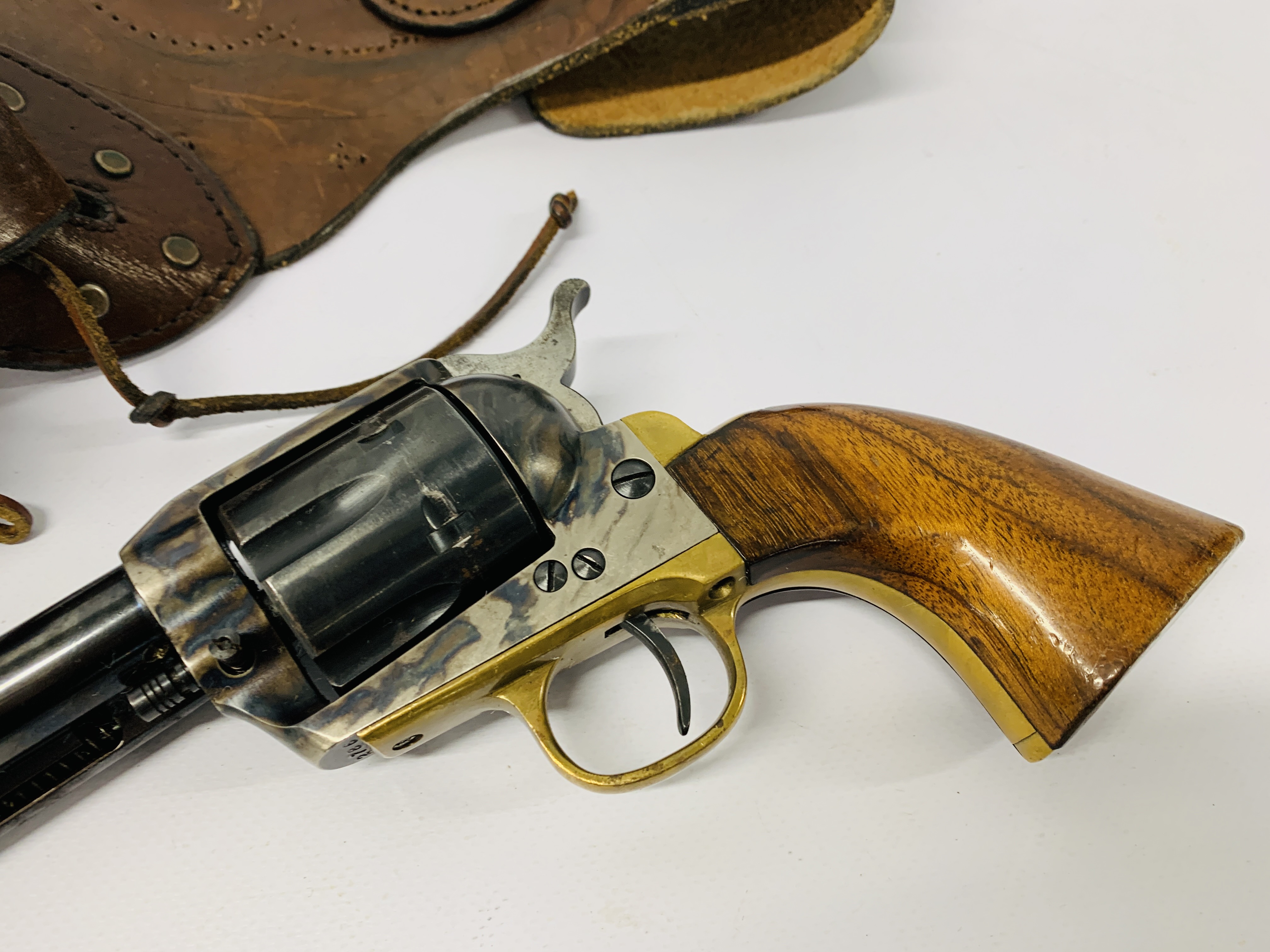 A REPLICA WESTERN STYLE REVOLVER, - Image 2 of 6