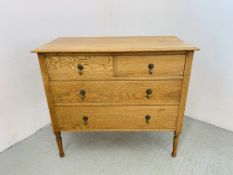 A LIGHT OAK TWO OVER TWO CHEST OF DRAWERS STANDING ON TURNED LEGS W 92CM, D 46CM,