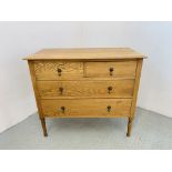 A LIGHT OAK TWO OVER TWO CHEST OF DRAWERS STANDING ON TURNED LEGS W 92CM, D 46CM,