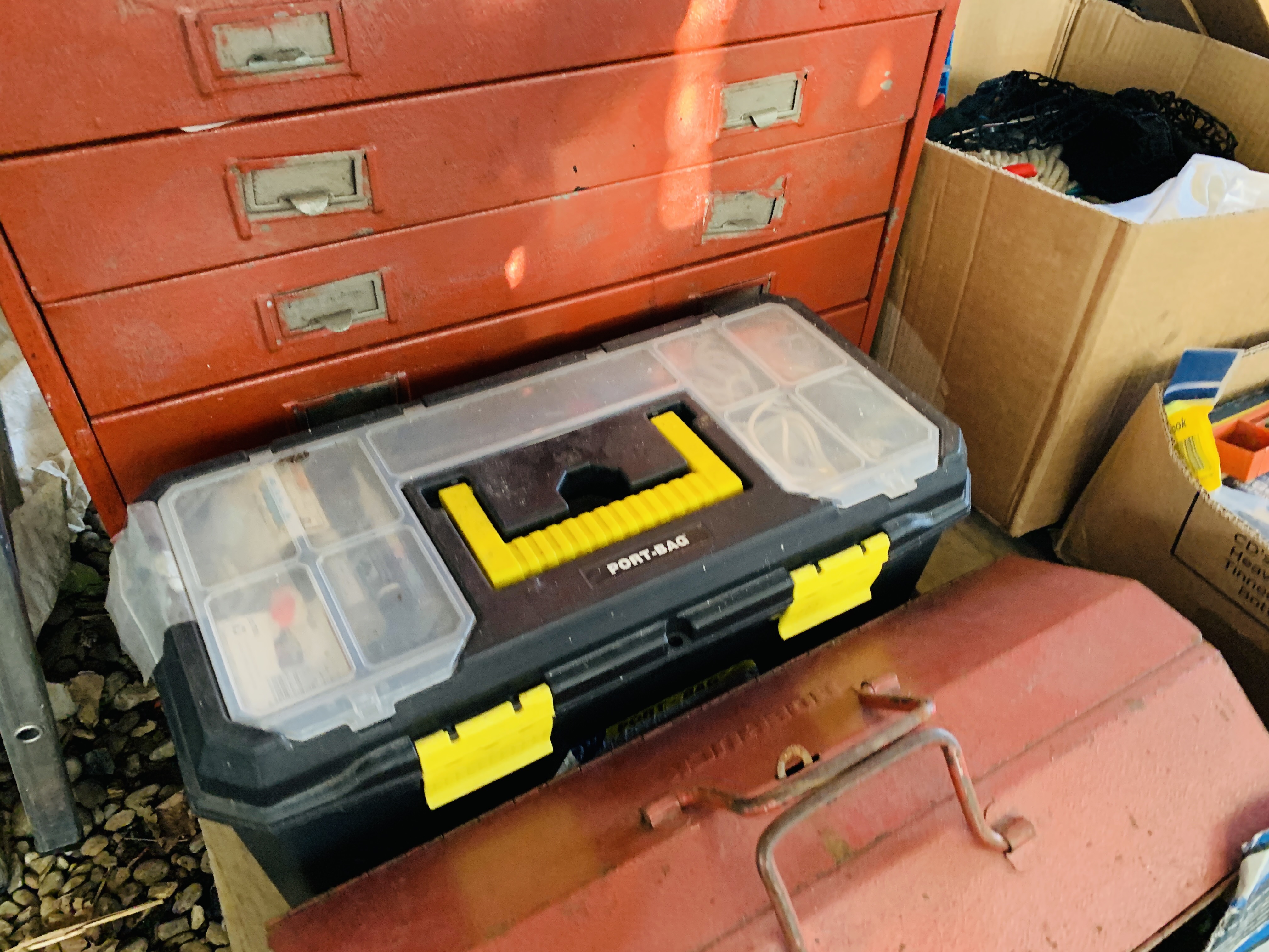 A QTY OF TOOLS AND SHED SUNDRIES, FIVE DRAWER METAL TOOL BOX AND CONTENTS, POWER HAND PULLER, - Image 3 of 12