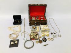 A COLLECTION OF ASSORTED COSTUME JEWELLERY TO INCLUDE JOSMAR PENDANT WATCH, BROOCHES,