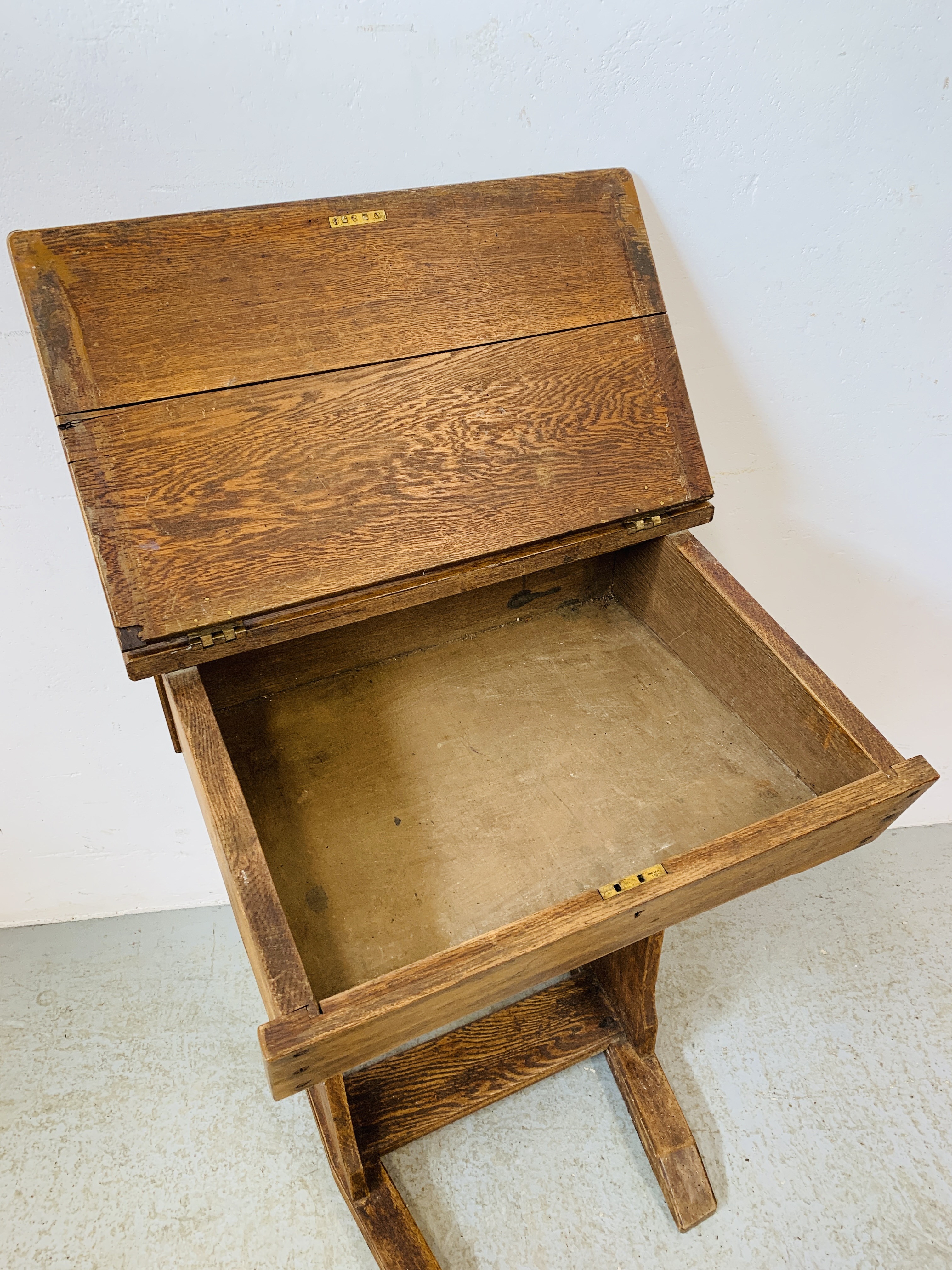 A VINTAGE OAK SCHOOL DESK - Image 6 of 8