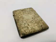 A SILVER CARD CASE WITH ENGRAVED DECORATIONS (76gm)