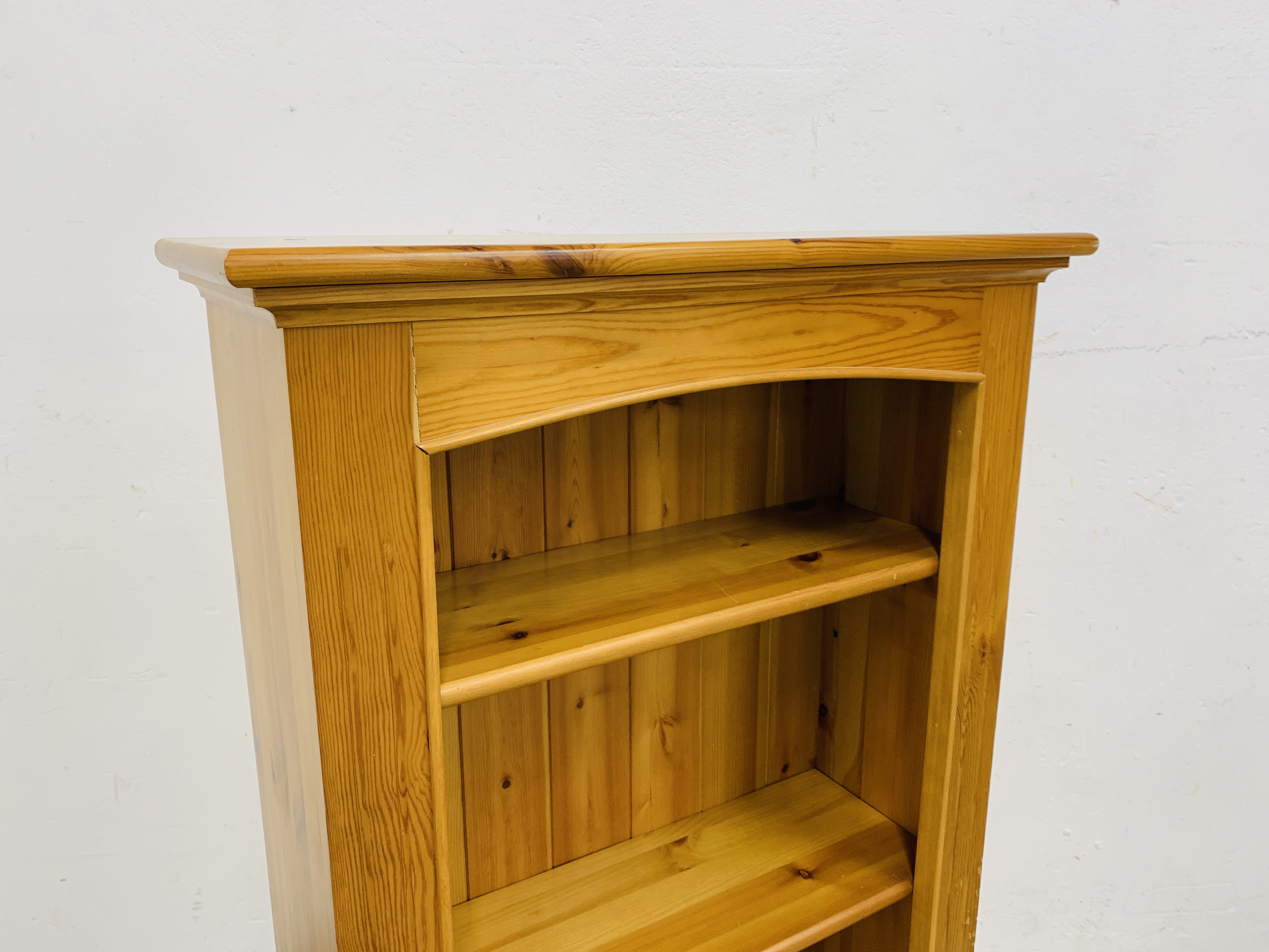 A SOLID HONEY PINE BOOKSHELF WITH TONGUE AND GROOVE BOARDED BACK - W 66CM. D 26CM. H 107CM. - Image 2 of 8