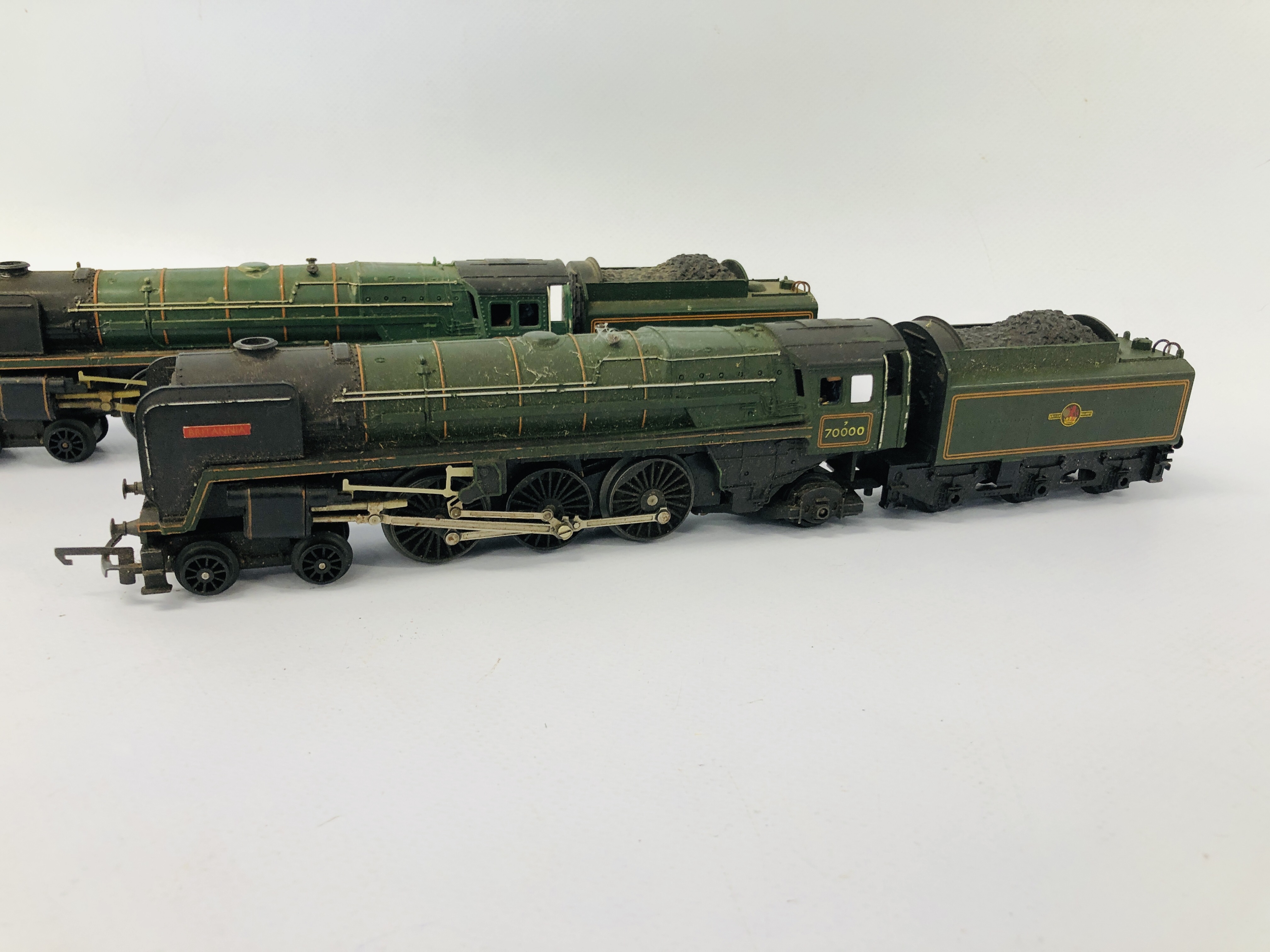 2 X TRIANG 00 GAUGE LOCOMOTIVES AND TENDERS INCLUDING BRITTANIA - Image 2 of 14