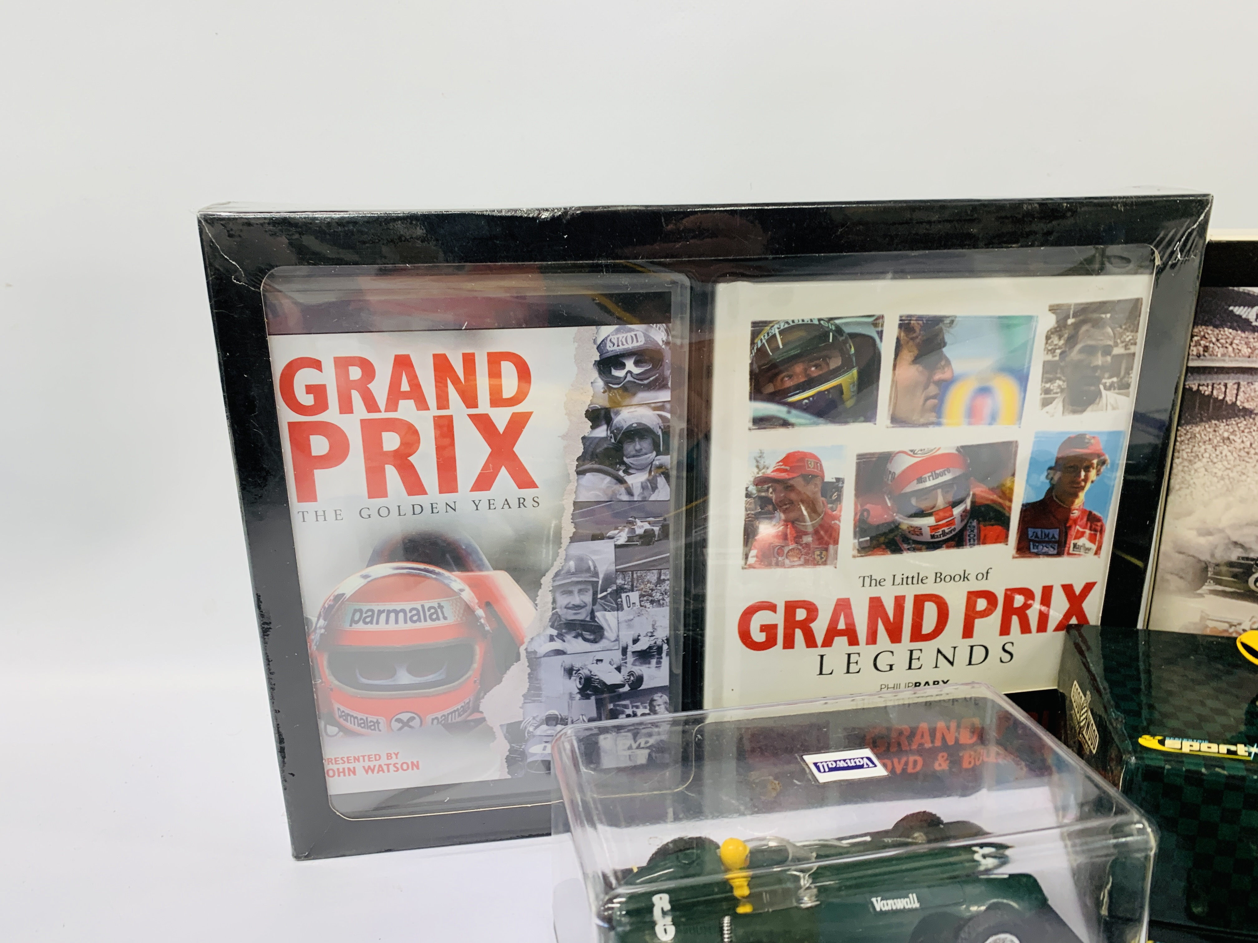 4 VARIOUS SCALEXTRIC VEHICLES TO INCLUDE VANWALL F1 CLASSIC GRAND PRIX BOXED, - Image 7 of 8