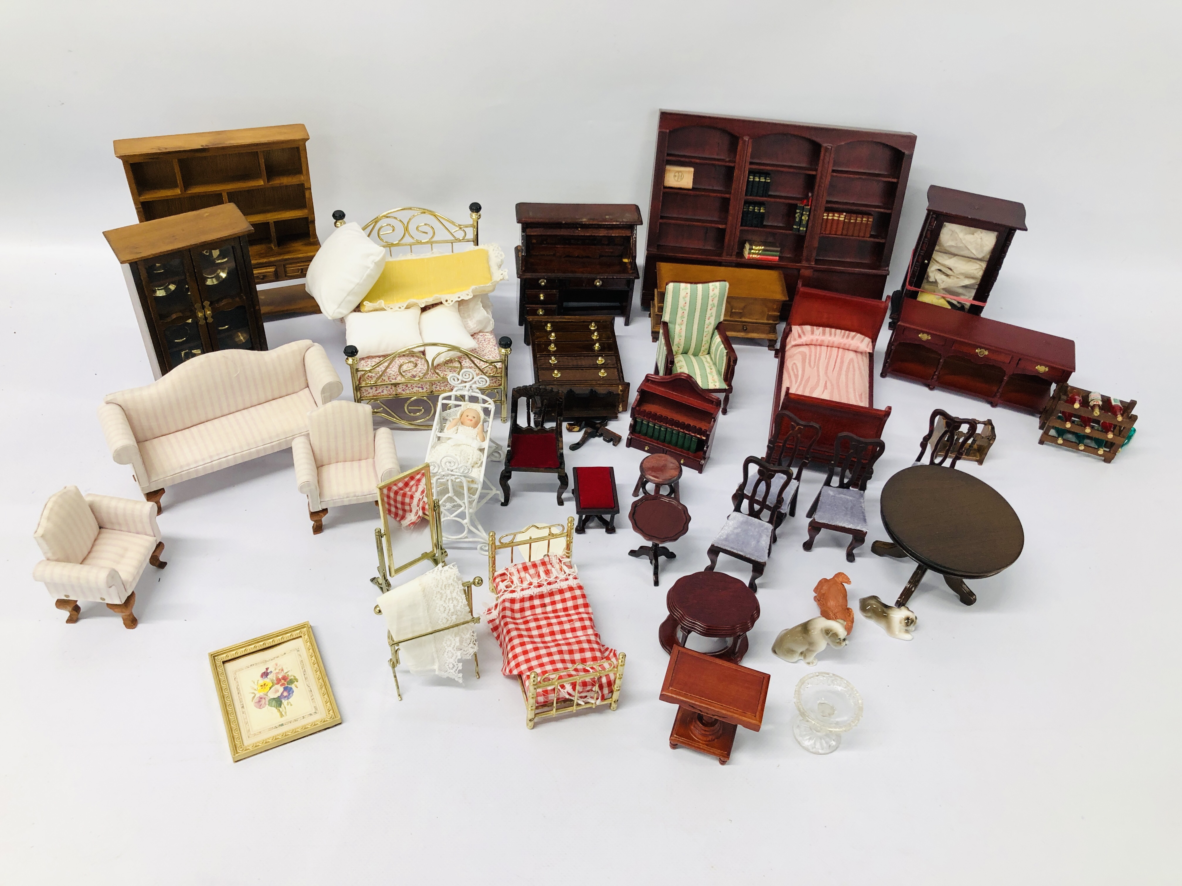 A LARGE PLASTIC BOX CONTAINING EXTENSIVE COLLECTION OF DOLLS HOUSE FURNITURE