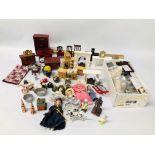 A LARGE PLASTIC BOX CONTAINING EXTENSIVE COLLECTION OF DOLLS HOUSE FURNITURE