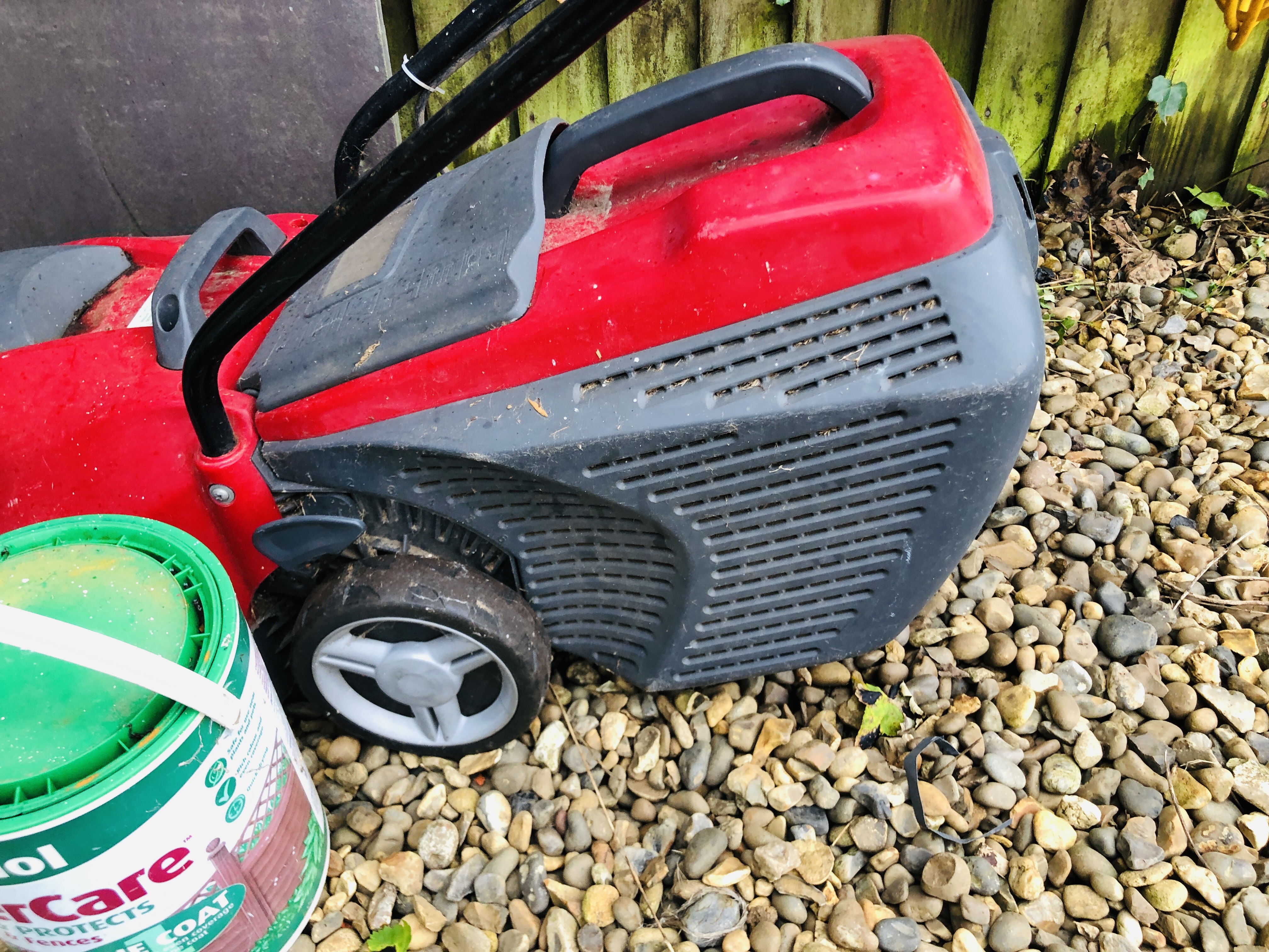 A MOUNTFIELD "PRINCESS 34" ELECTRIC LAWN MOWER WITH GRASS COLLECTOR AND TWO 5 LITRE CANS OF - Image 10 of 12