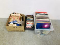 A COLLECTION OF RECORDS TO INCLUDE 45 RPM, 78 ETC + FEW MINI VINYL RECORDS, RECORDS INCLUDE QUEEN,