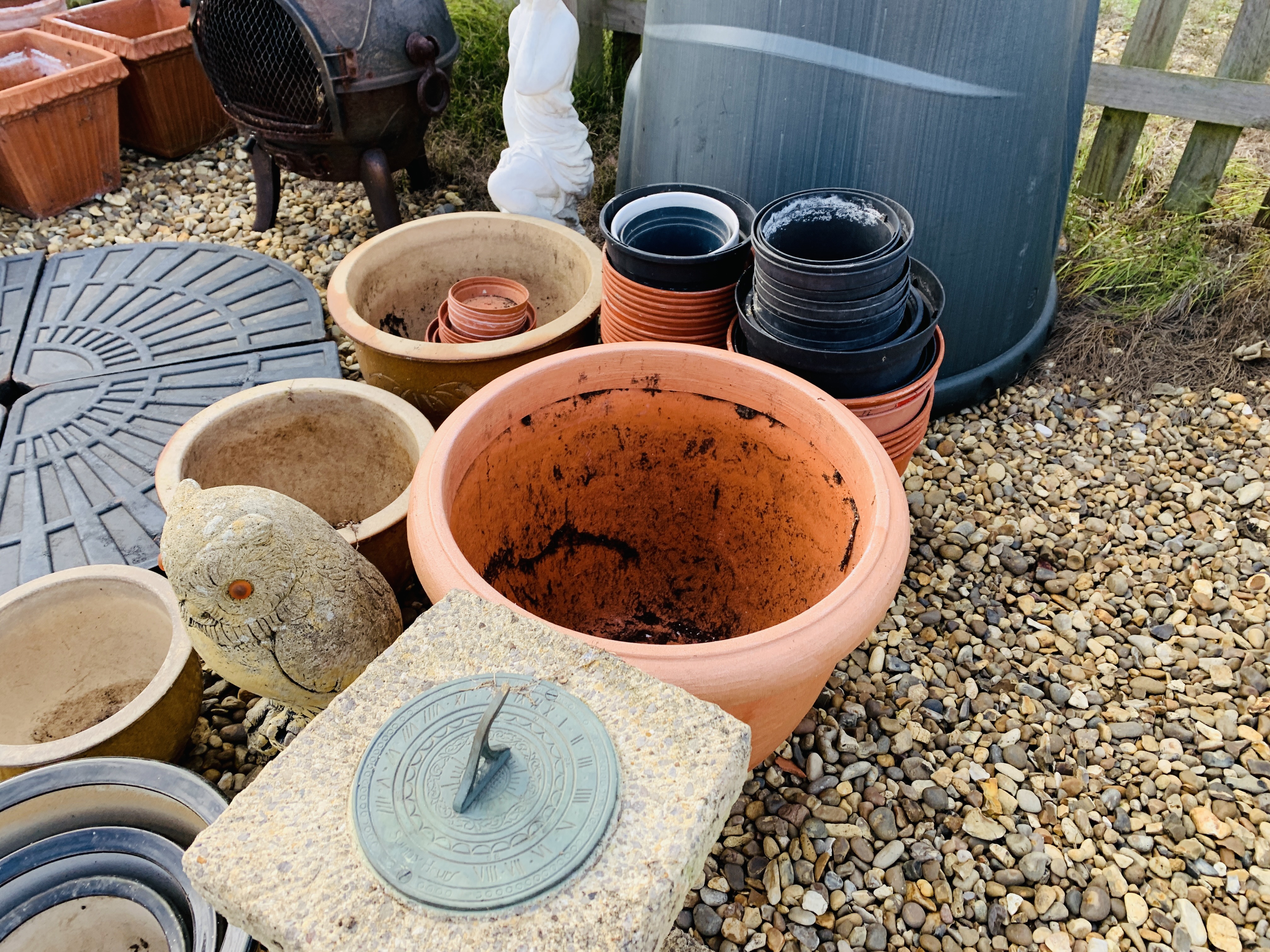 COMPOST BIN, A COLLECTION OF 8 GARDEN PLANTERS, GARDEN OWL ORNAMENT, - Image 3 of 4