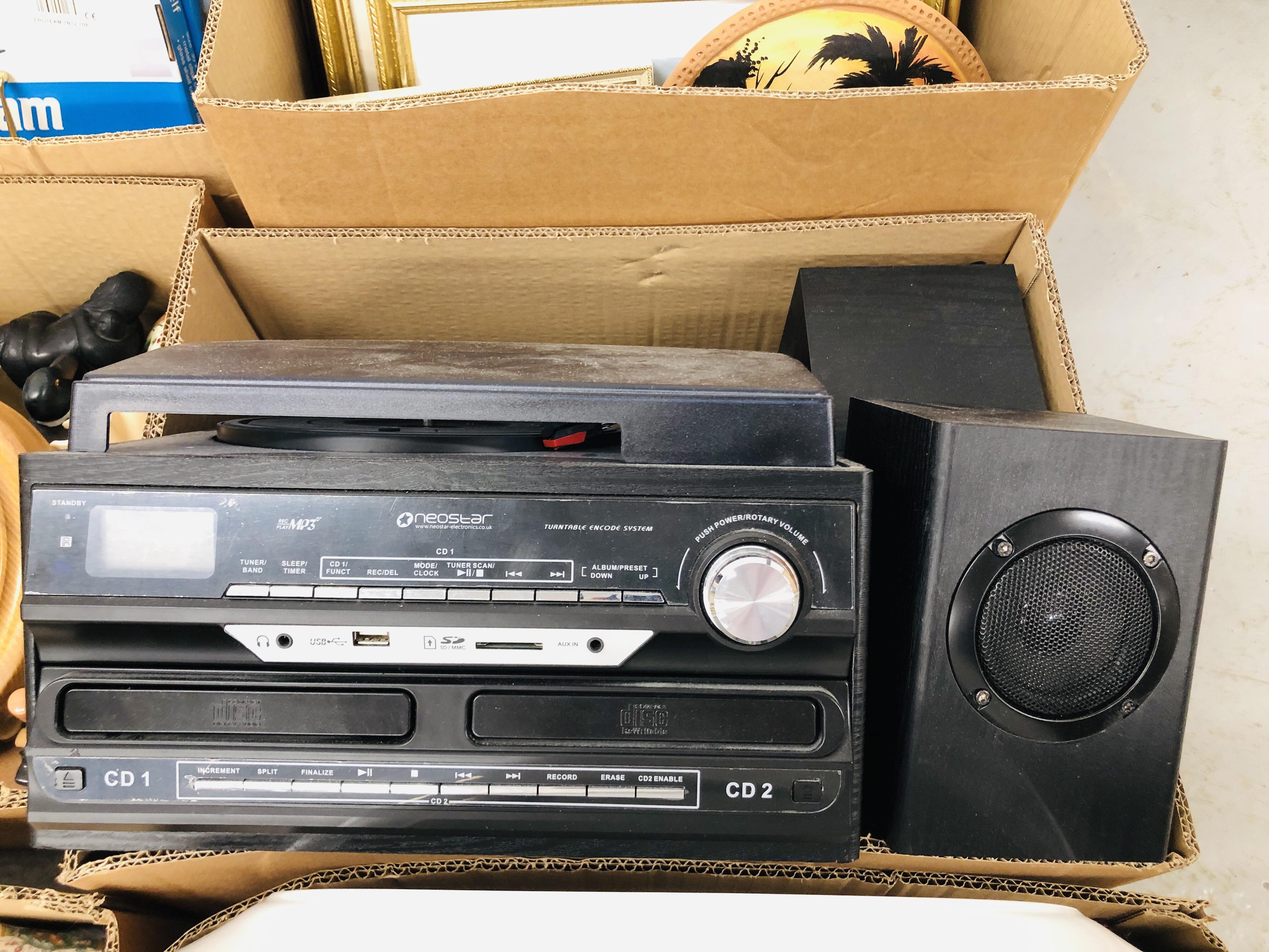 9 BOXES CONTAINING ASSORTED HOME WARES AND DECORATIVE EFFECTS TO INCLUDE FIGURINES, ORNAMENTS, - Image 14 of 18