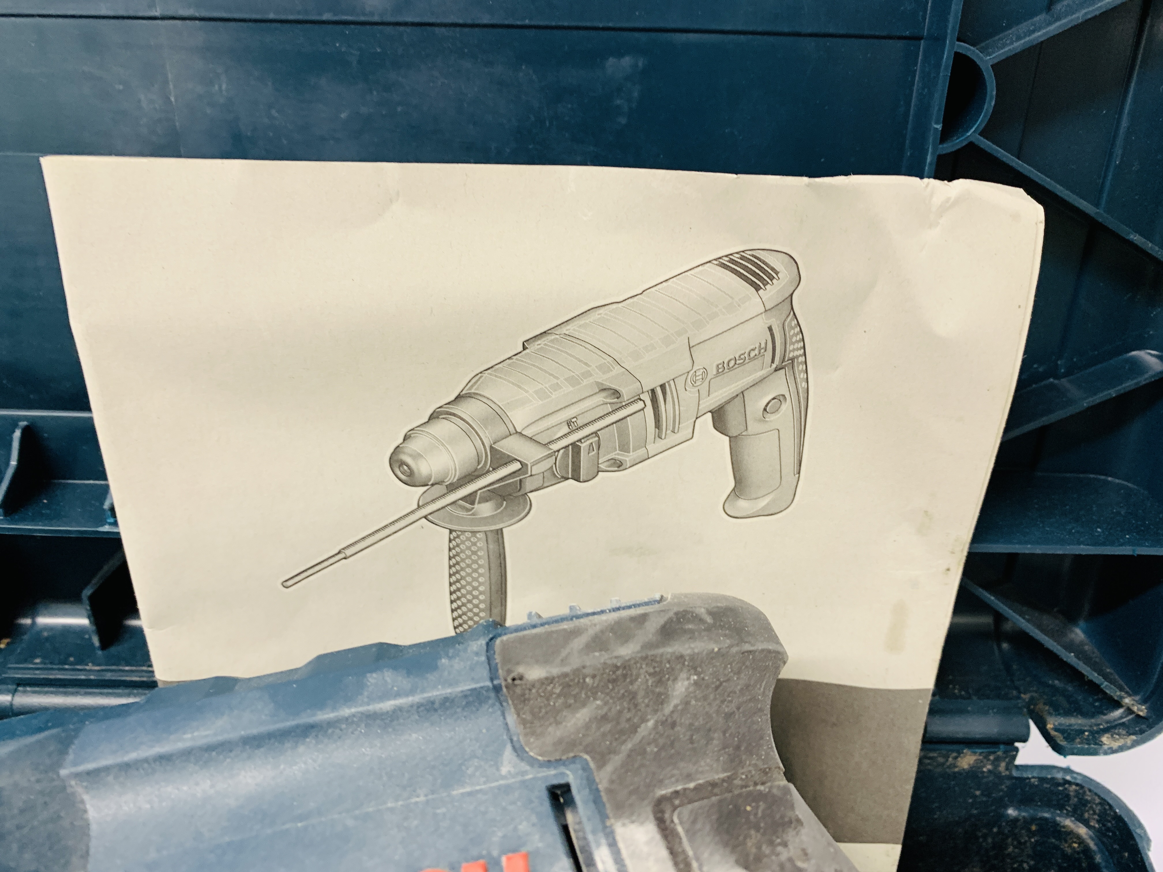 BOSCH PROFESSIONAL GBH 2000 110V HAMMER DRILL - SOLD AS SEEN - Image 4 of 6