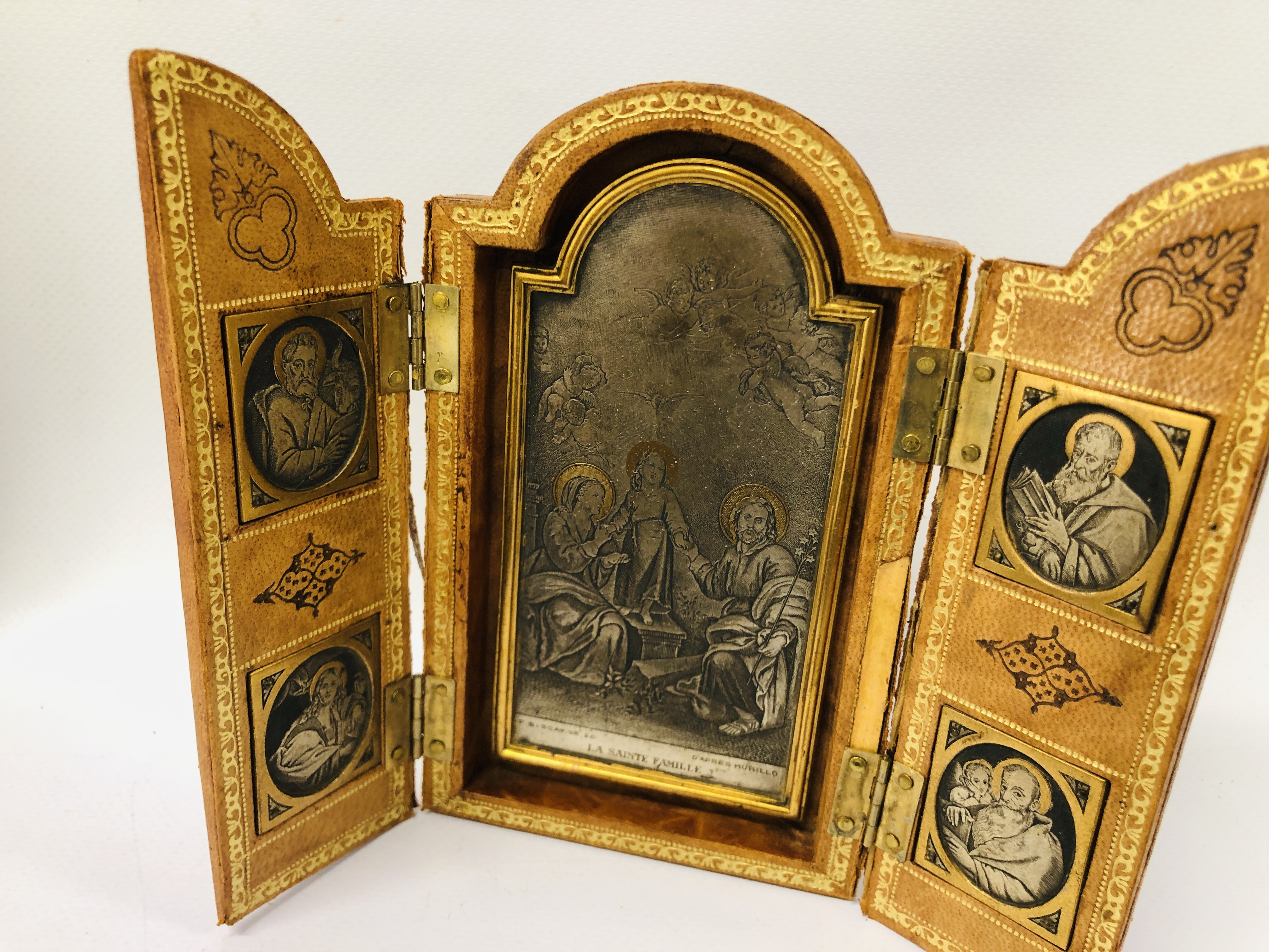 COLLECTION OF VINTAGE MAINLY RELIGIOUS ITEMS TO INCLUDE FRAMED MINIATURE ROSARY BEADS AND TIN, - Image 20 of 22