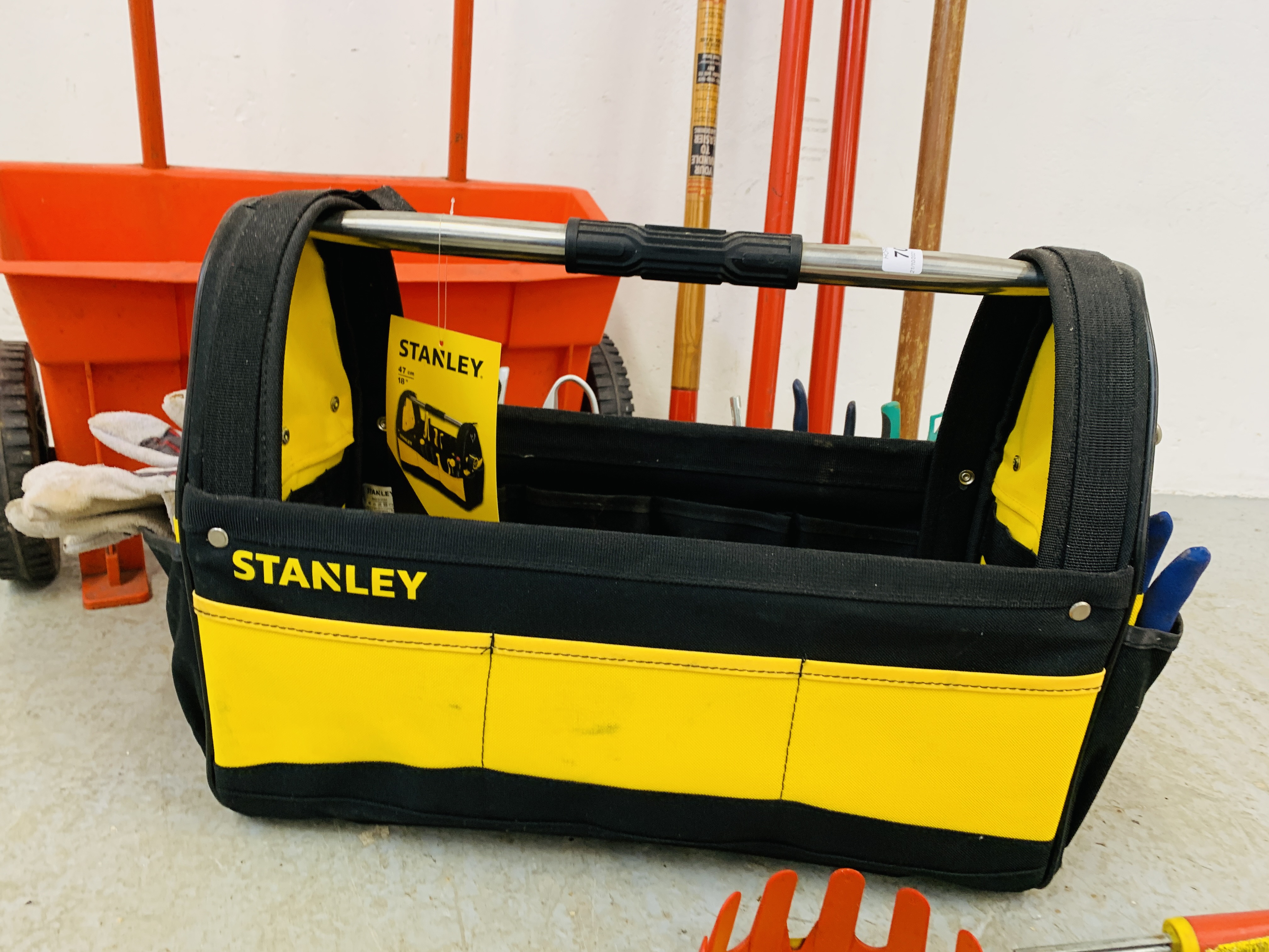 A STANLEY TOOL BAG CONTAINING MAINLY WOLF GARTEN TOOLS AND WOLF GARTEN POLES AND SPREADER - Image 9 of 9