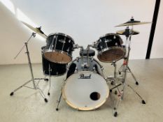 A PEARL EXPORT 5 PIECE DRUM KIT COMPLETE WITH SABIAN HIHAT,