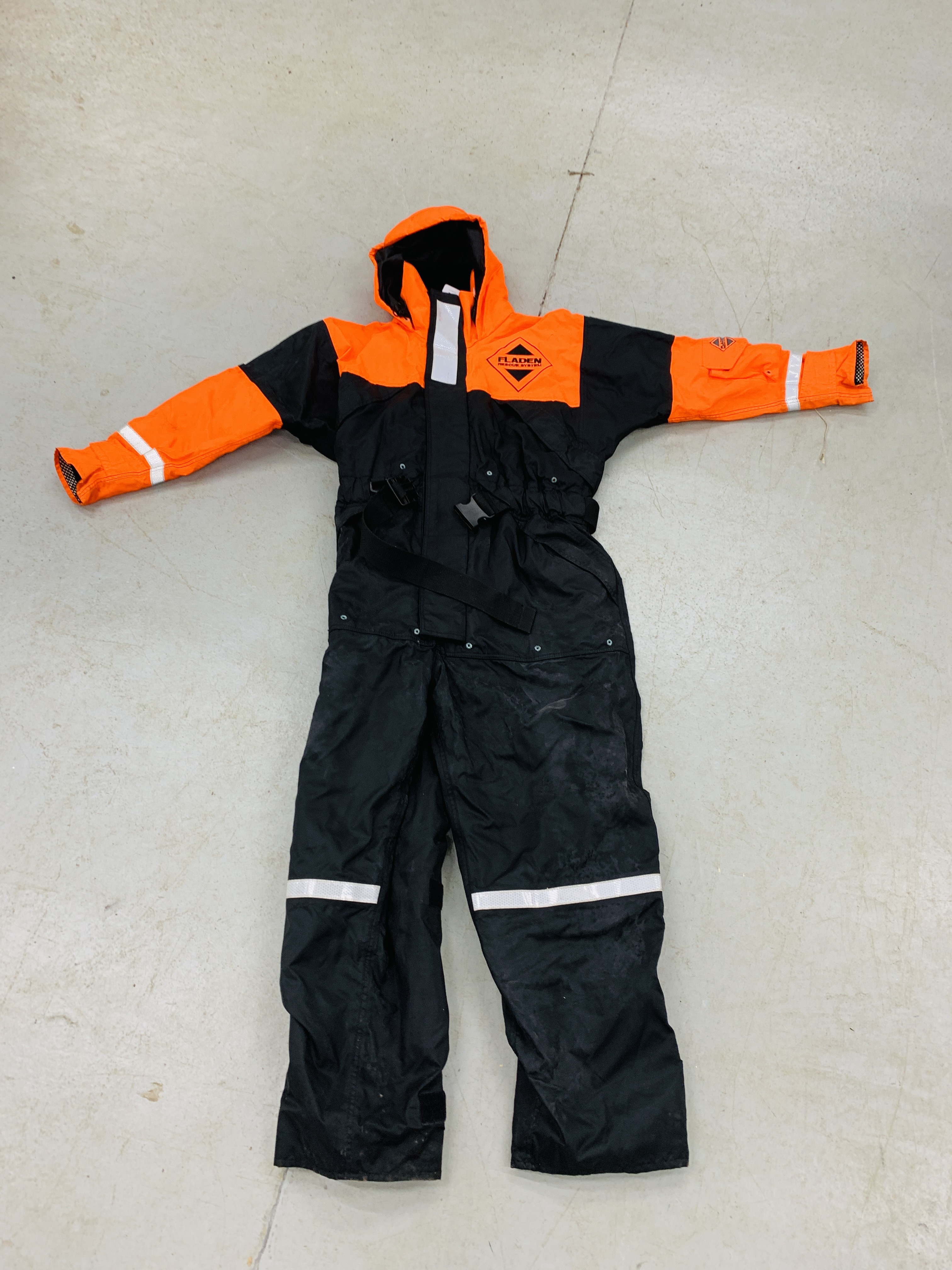 A FLADEN RESCUE SYSTEM FULL BODY SUIT SIZE LARGE (ORANGE AND BLACK)