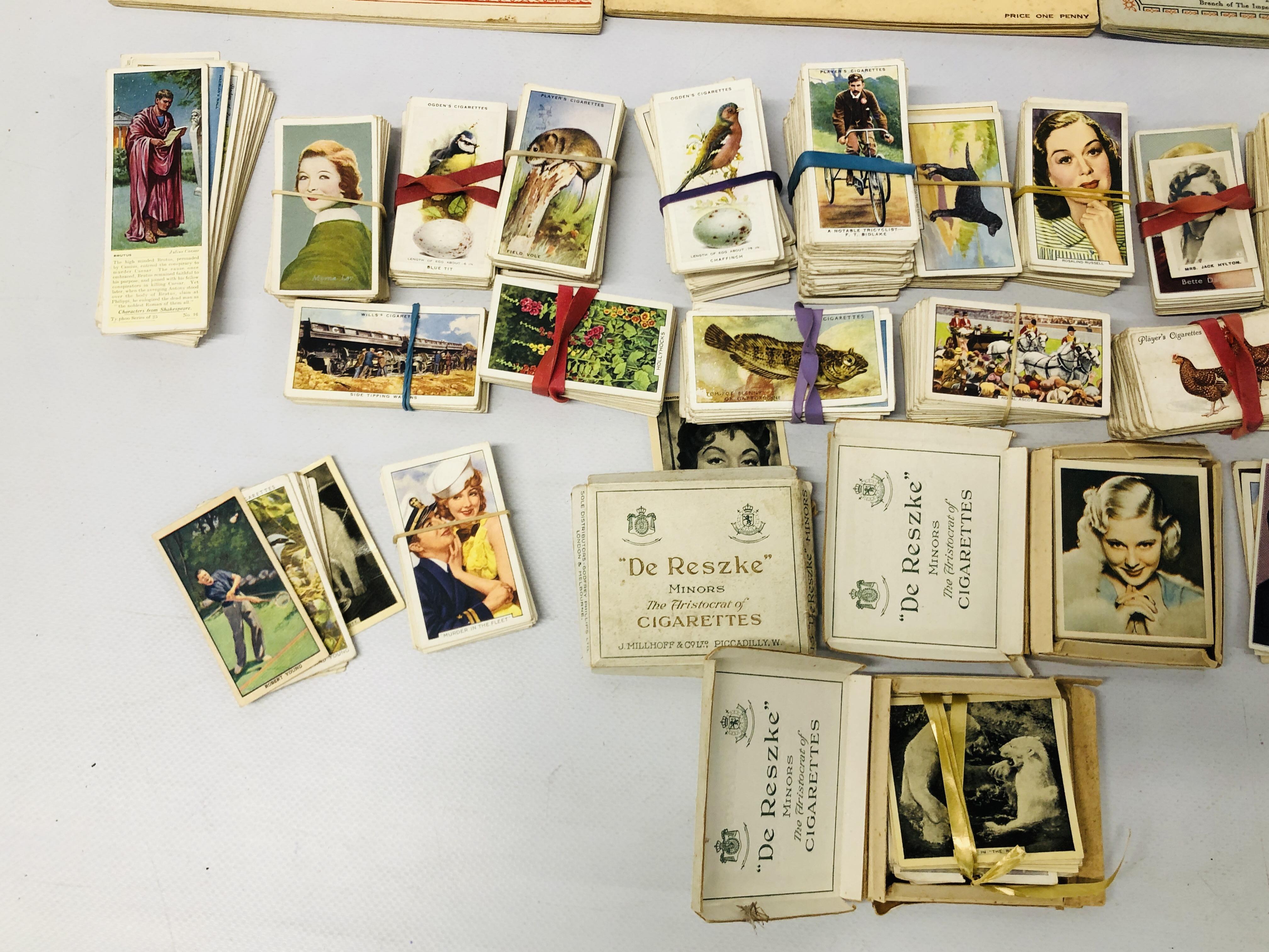 BOX OF ASSORTED VINTAGE CIGARETTE AND TEA CARDS, - Image 5 of 5