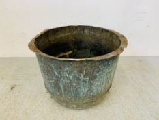 A VINTAGE COPPER COPPER D 52CM,