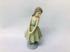 LLADRO PORCELAIN COLLECTORS FIGURE "BALLET GIRL" HEIGHT 26CM (MODEL 5092)