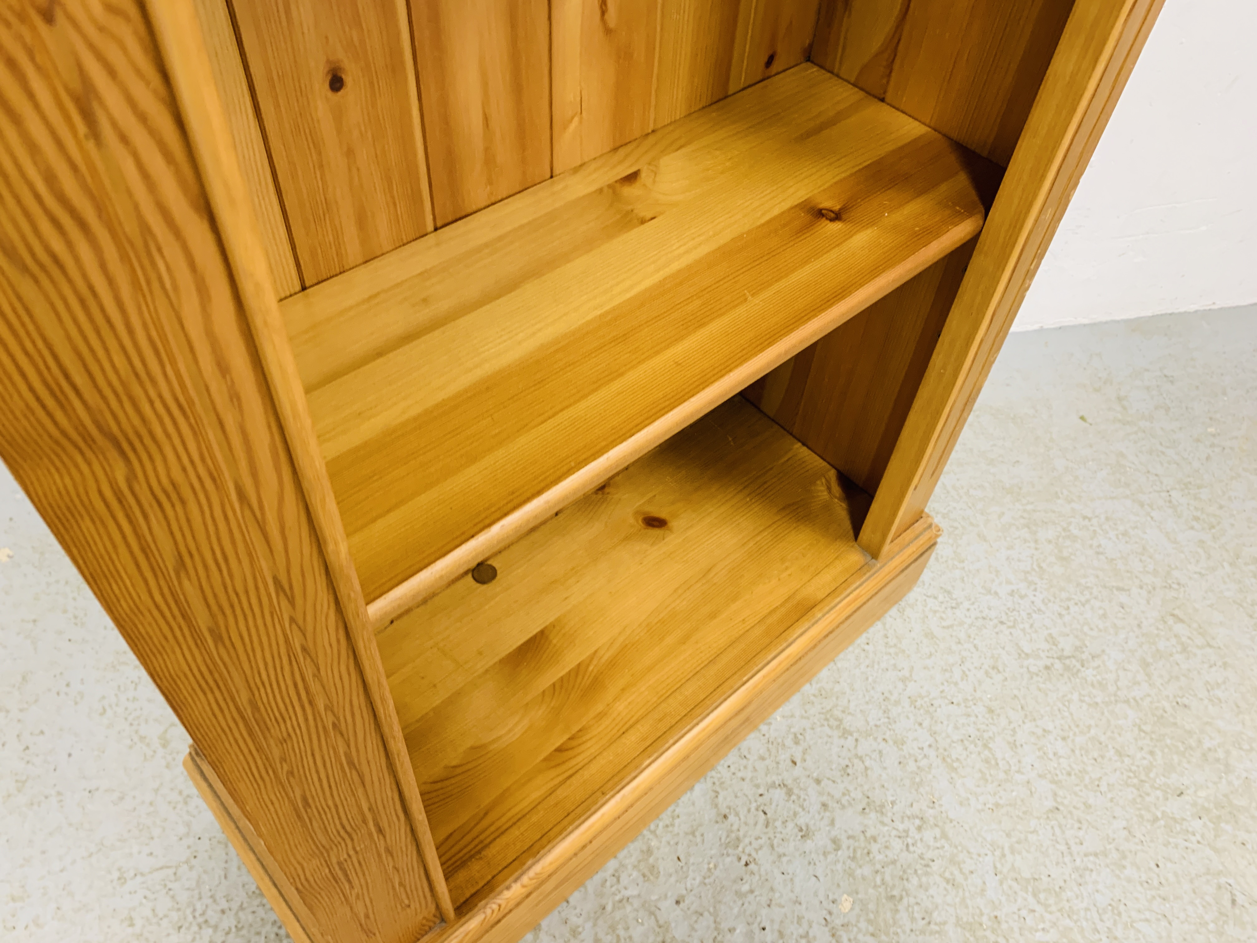 A SOLID HONEY PINE BOOKSHELF WITH TONGUE AND GROOVE BOARDED BACK - W 66CM. D 26CM. H 107CM. - Image 7 of 8