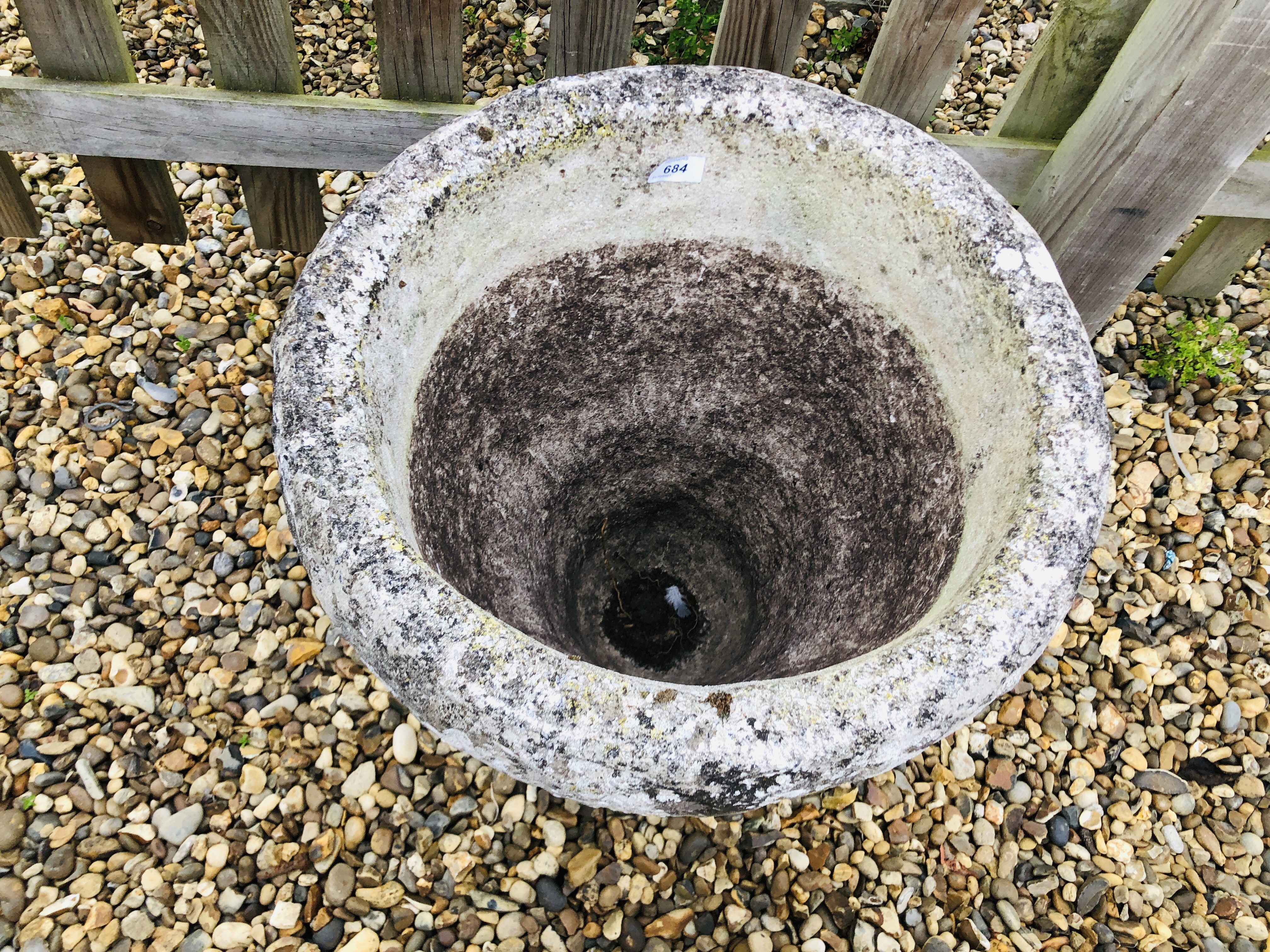 A LARGE STONEWORK URN SHAPED PLANTER - H 50CM. D 49CM. - Image 3 of 3