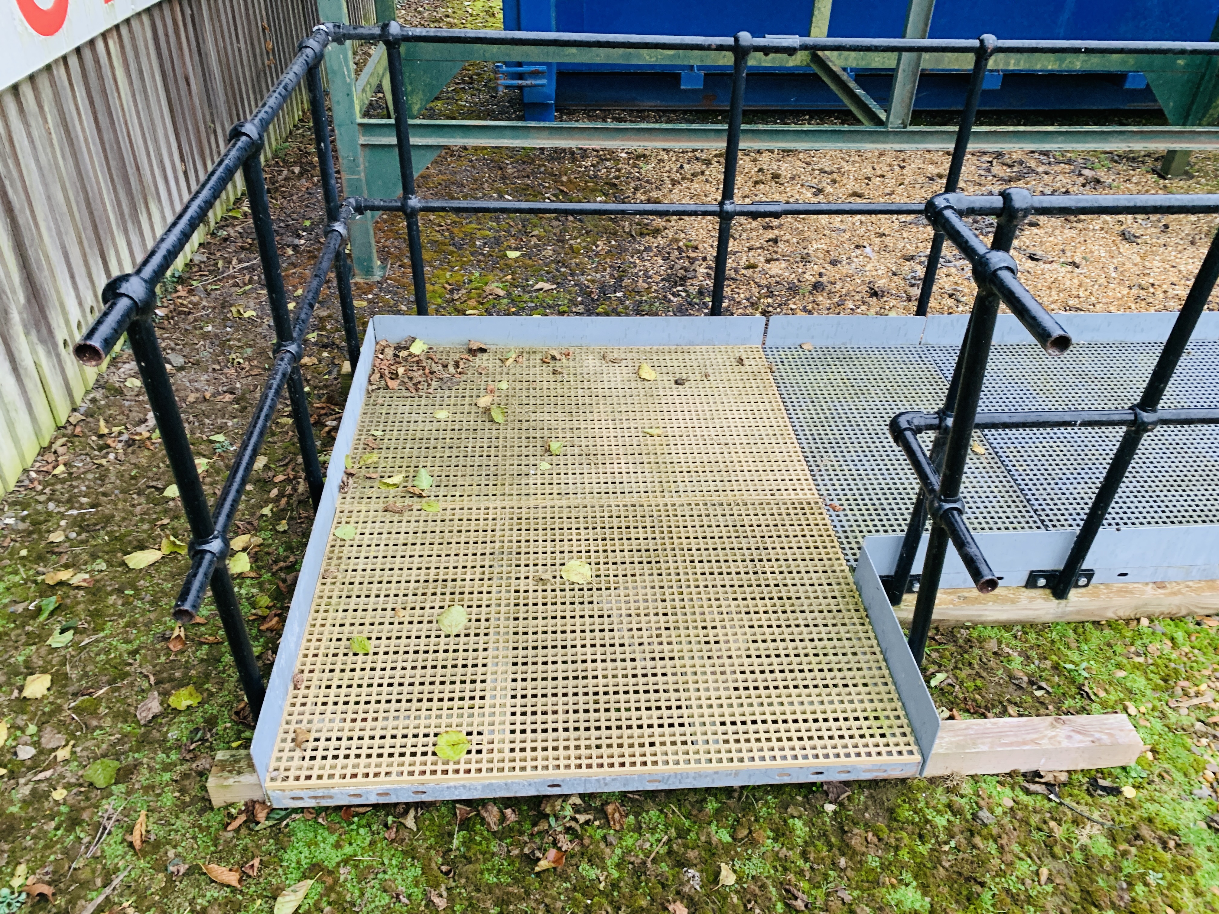 A SECTIONAL GALVANISED STEEL FRAME DISABILITY ACCESS RAMP COMPLETE WITH HANDRAILS AND ADJUSTABLE - Image 4 of 5