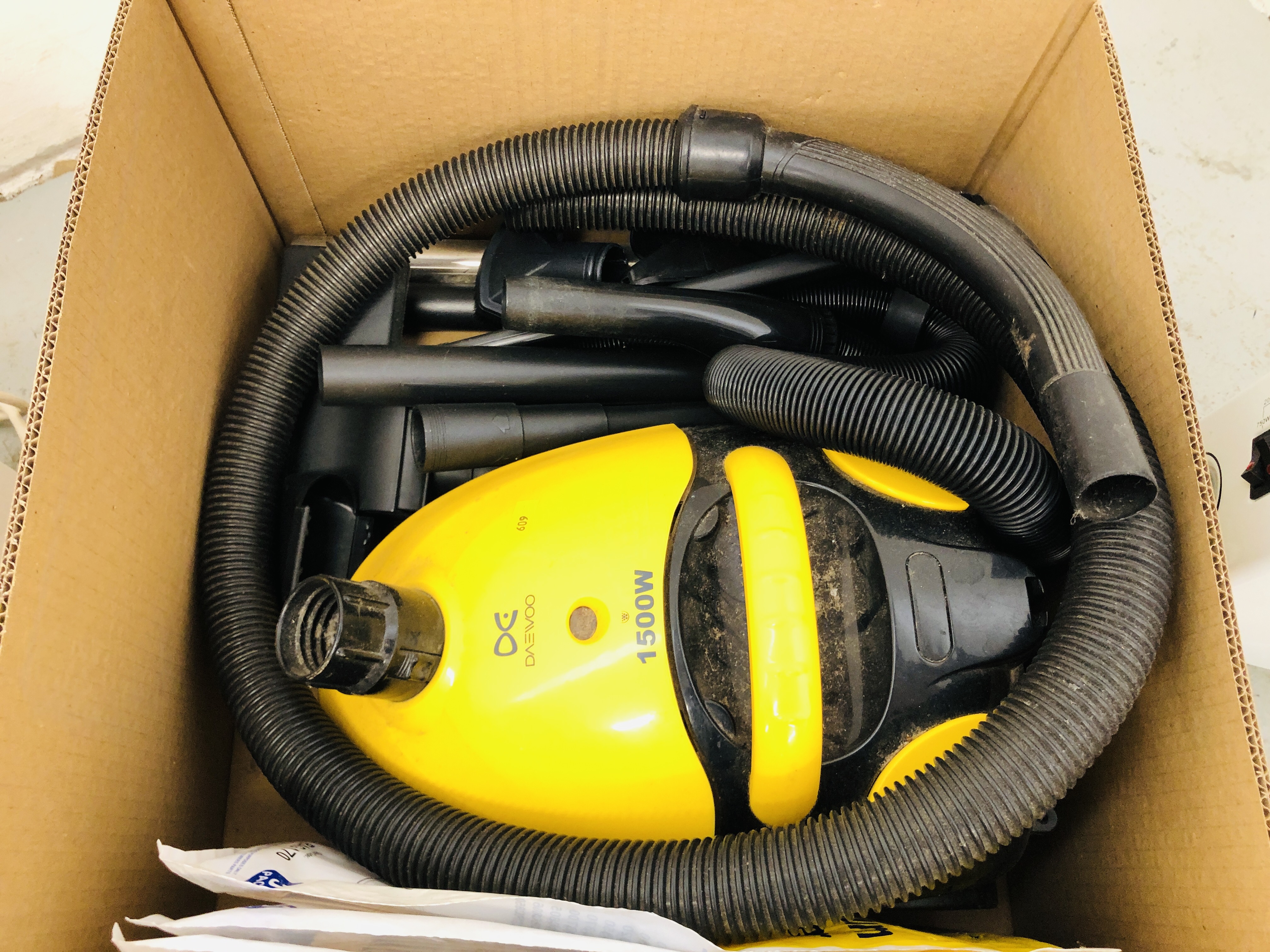 HOME ELECTRICALS AS CLEARED TO INCLUDE DAEWOO VACUUM CLEANER & ACCESSORIES, - Image 3 of 5