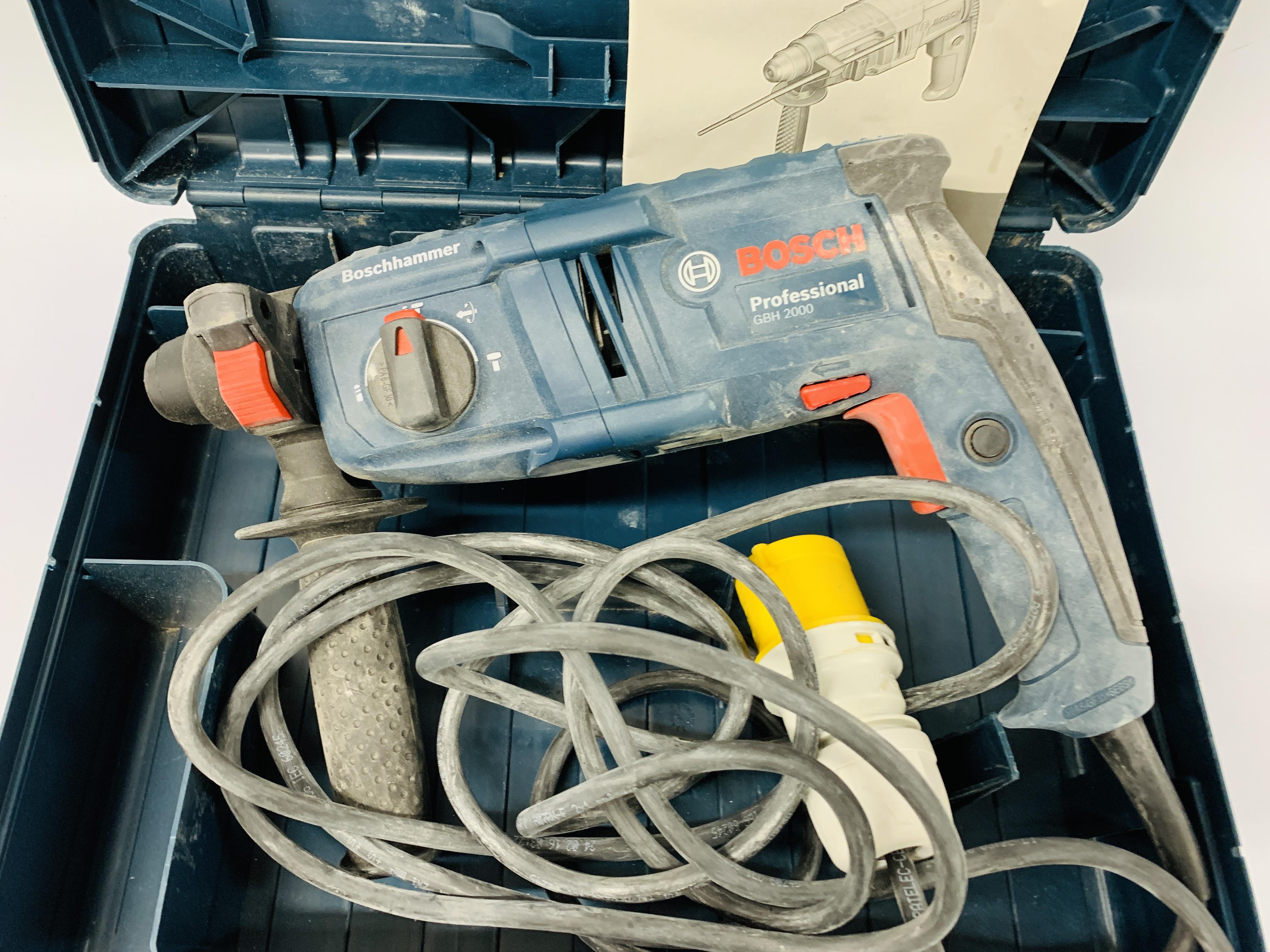 BOSCH PROFESSIONAL GBH 2000 110V HAMMER DRILL - SOLD AS SEEN - Image 2 of 6