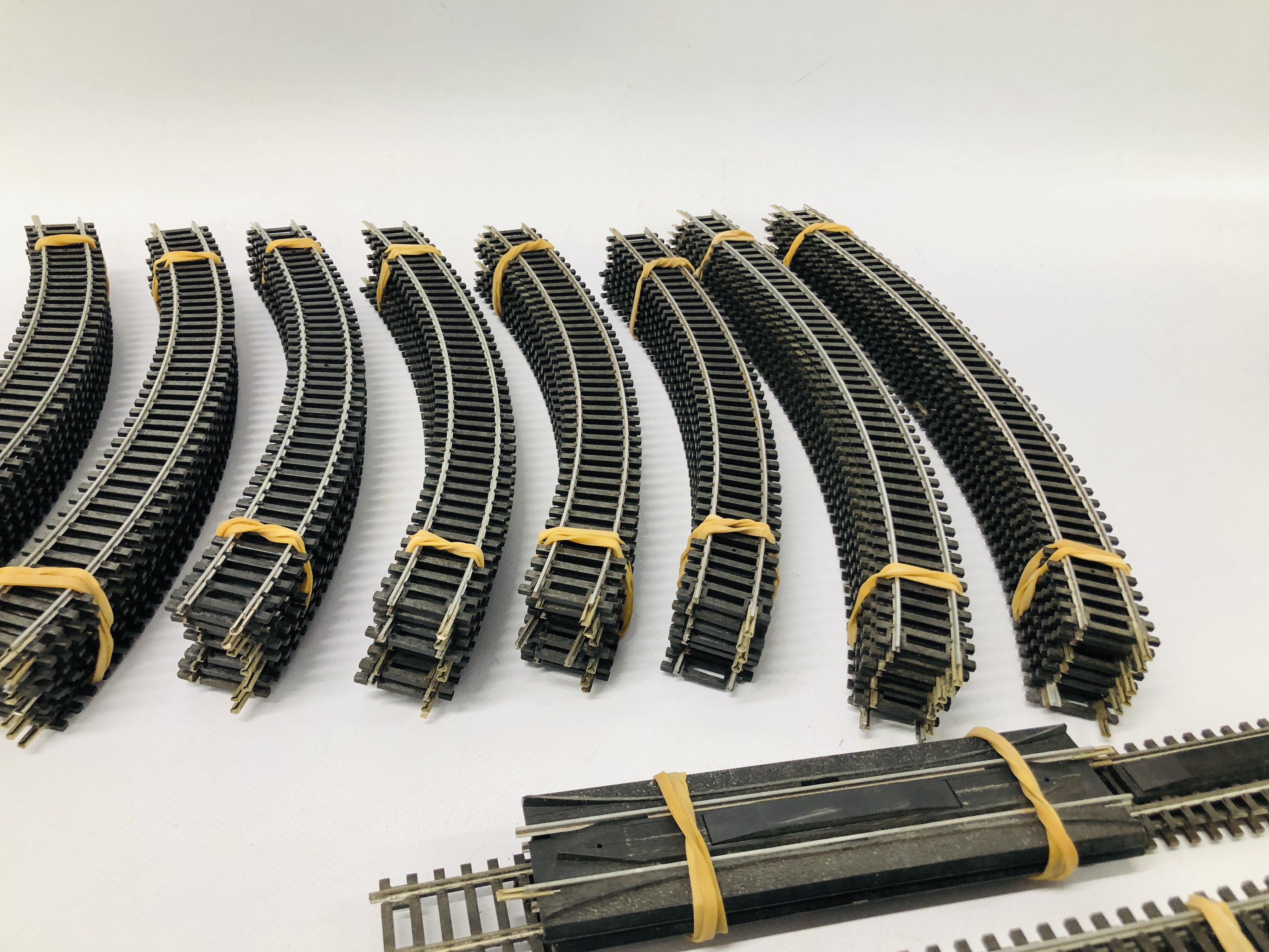 100 PIECES OF HORNBY 00 GAUGE TRACK - Image 3 of 6