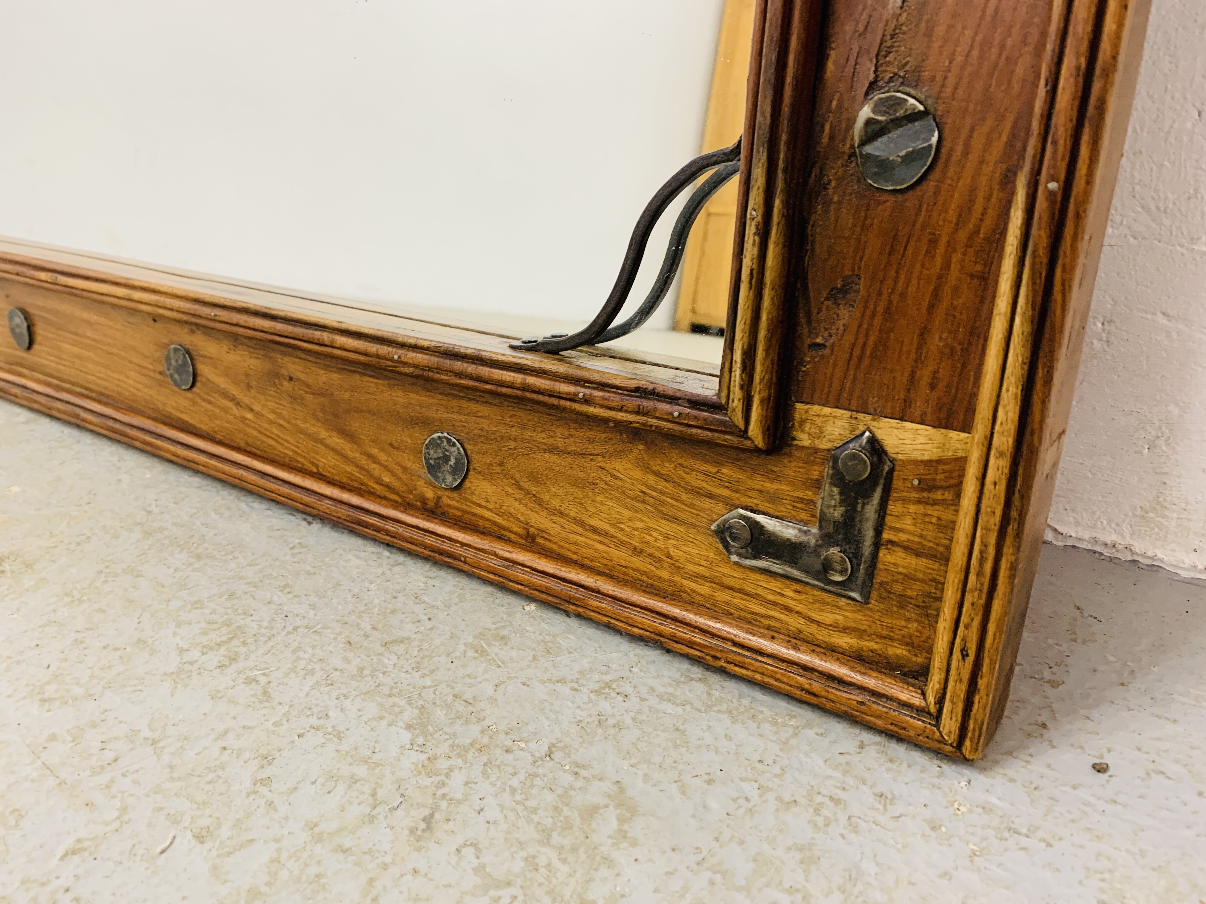 A RUSTIC HARDWOOD RECTANGULAR WALL MIRROR WITH IRON CRAFT DETAIL - Image 3 of 3