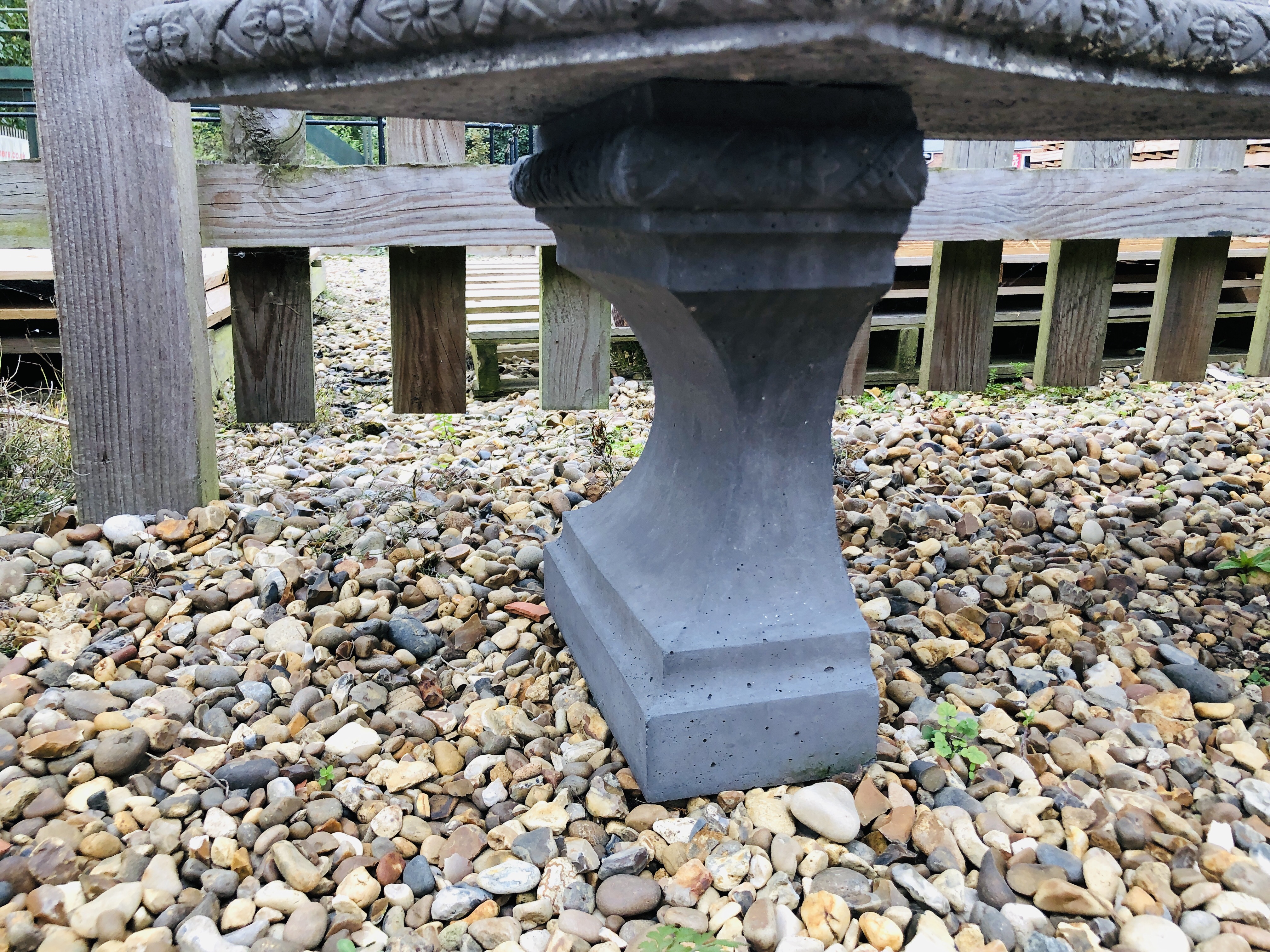 A STONEWORK GARDEN BENCH WITH CARVED SEAT W 130CM - Image 2 of 5