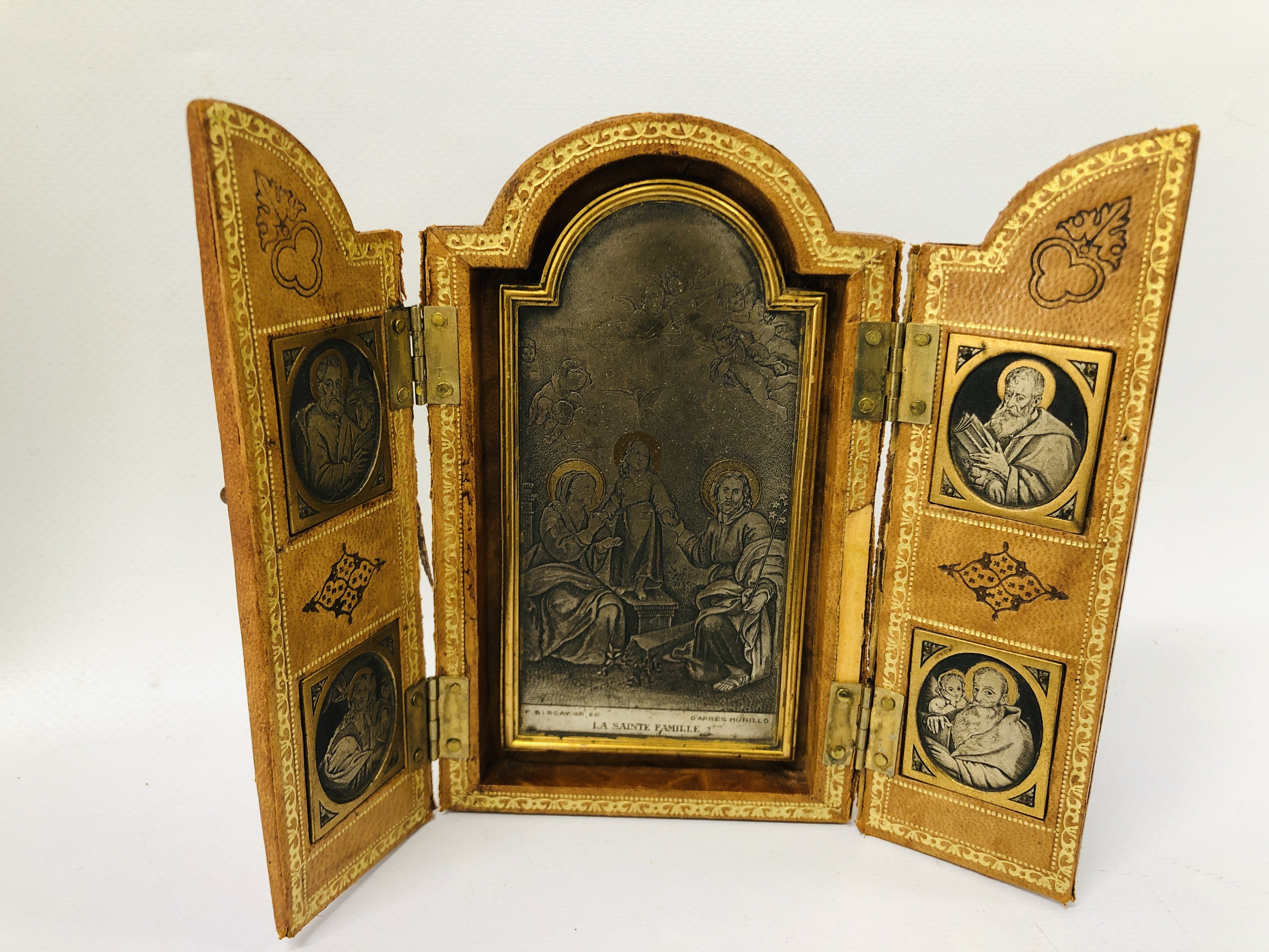 COLLECTION OF VINTAGE MAINLY RELIGIOUS ITEMS TO INCLUDE FRAMED MINIATURE ROSARY BEADS AND TIN, - Image 16 of 22