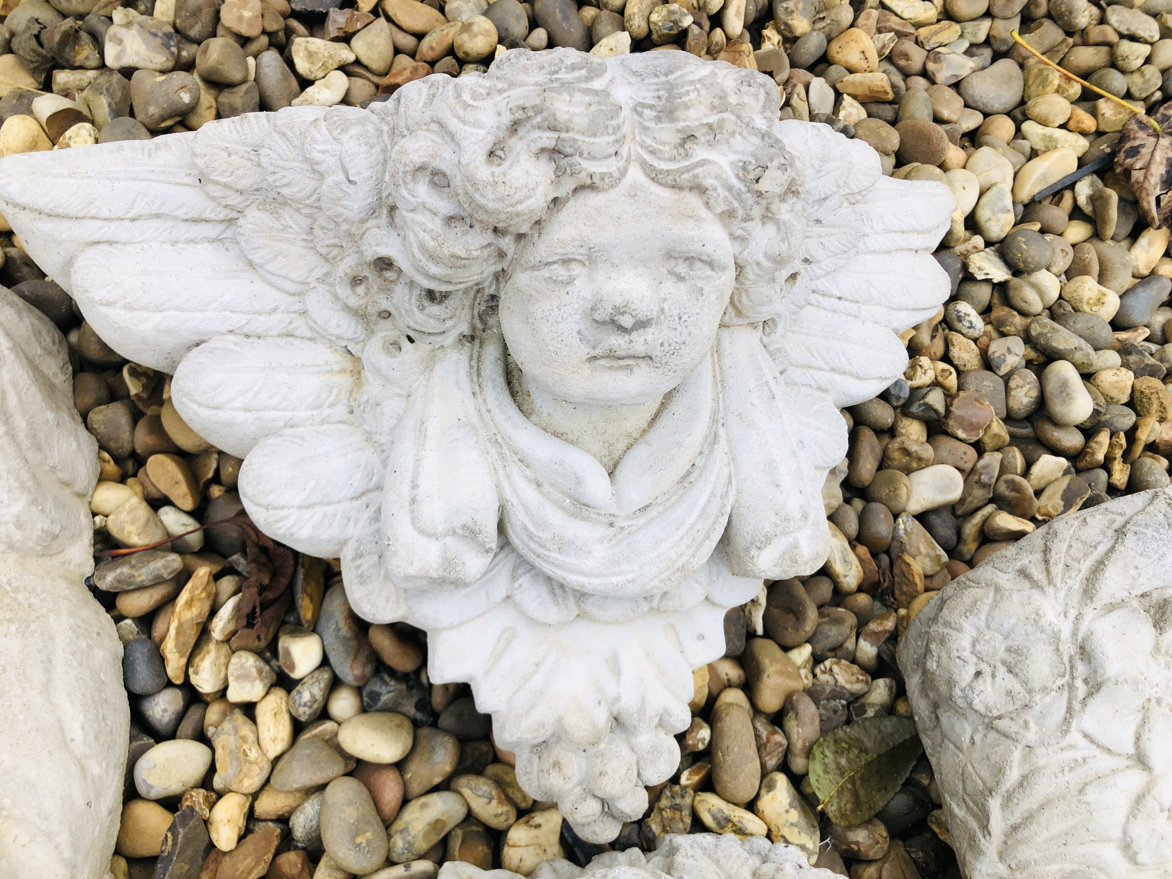 A CHERUB DETAIL WALL MOUNT PLANTING POCKET, A CLASSIC FEMALE HEAD WALL MOUNT PLANTING POCKET, - Image 3 of 6