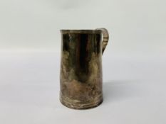 A CONICAL SILVER TANKARD ENGRAVED WITH MONOGRAM - HEIGHT 10.5CM.