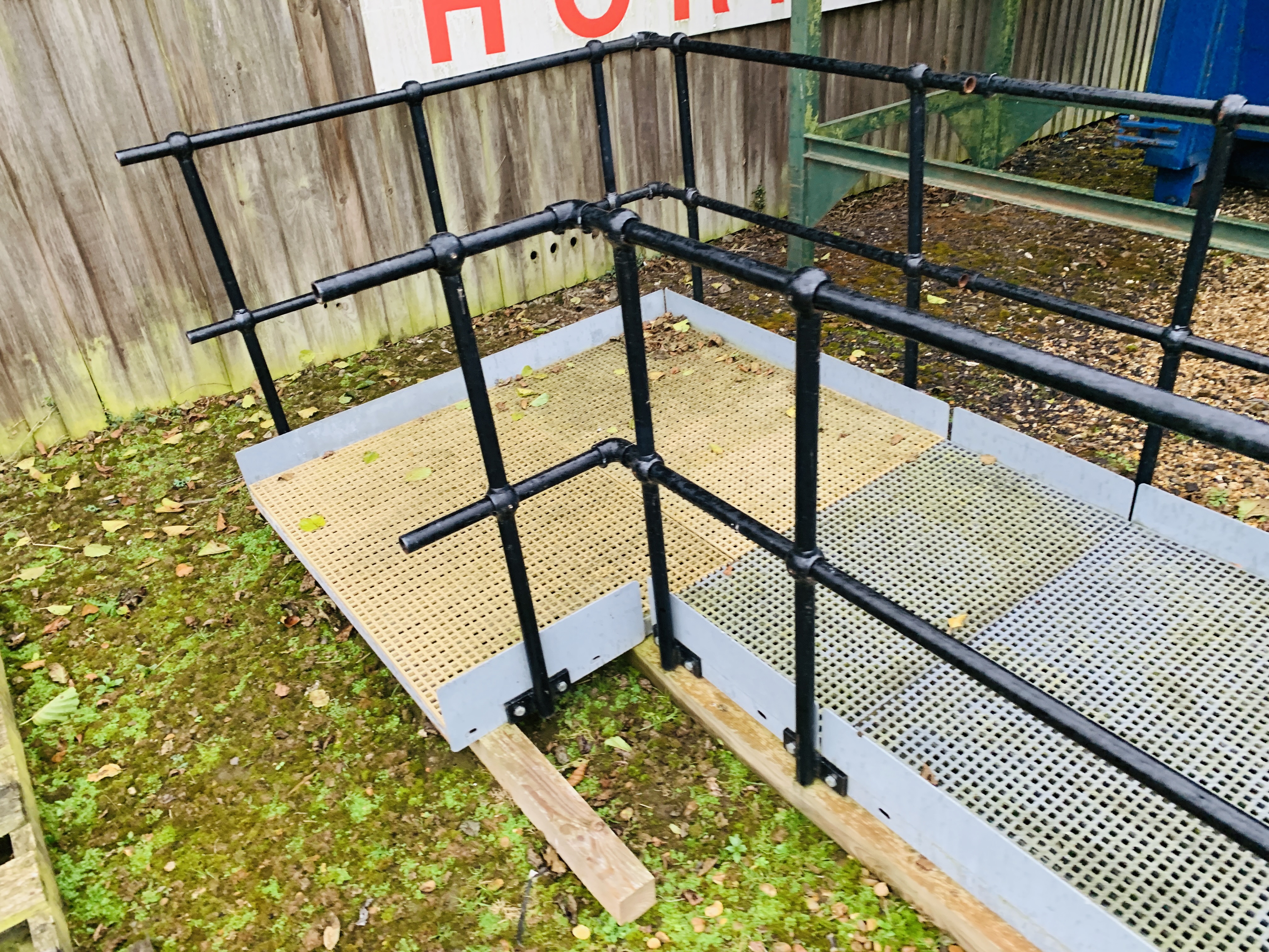 A SECTIONAL GALVANISED STEEL FRAME DISABILITY ACCESS RAMP COMPLETE WITH HANDRAILS AND ADJUSTABLE - Image 3 of 5