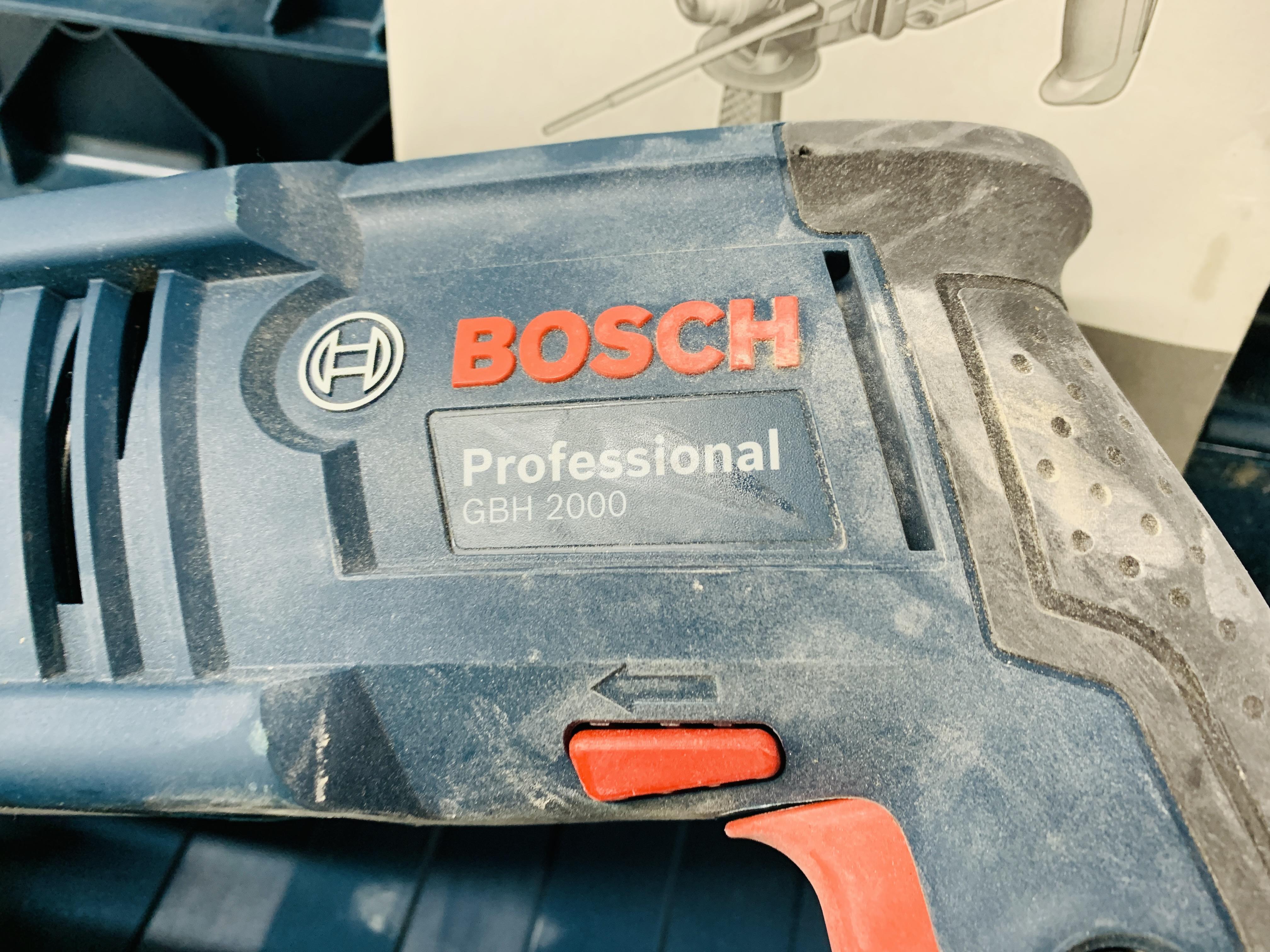BOSCH PROFESSIONAL GBH 2000 110V HAMMER DRILL - SOLD AS SEEN - Image 3 of 6