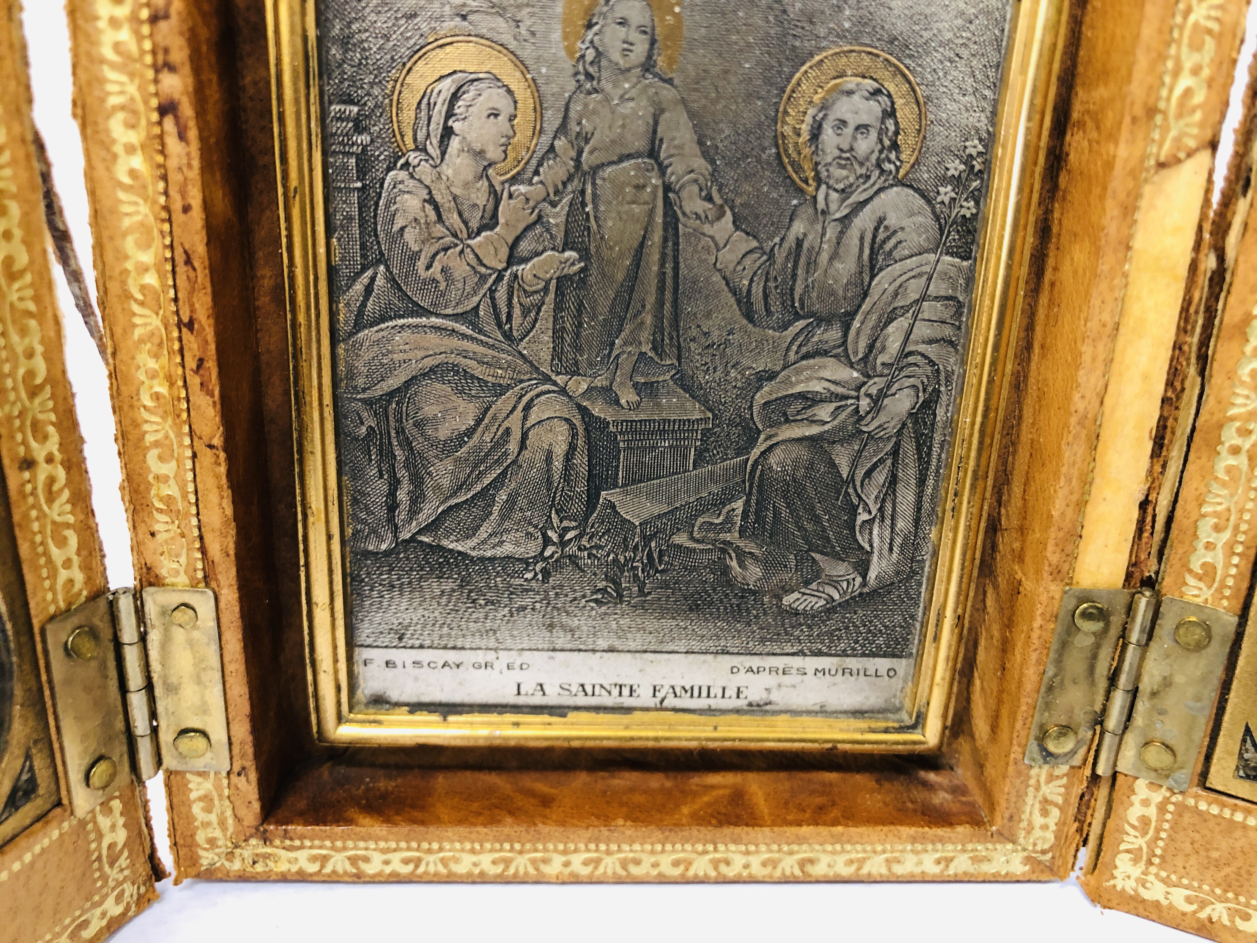 COLLECTION OF VINTAGE MAINLY RELIGIOUS ITEMS TO INCLUDE FRAMED MINIATURE ROSARY BEADS AND TIN, - Image 17 of 22