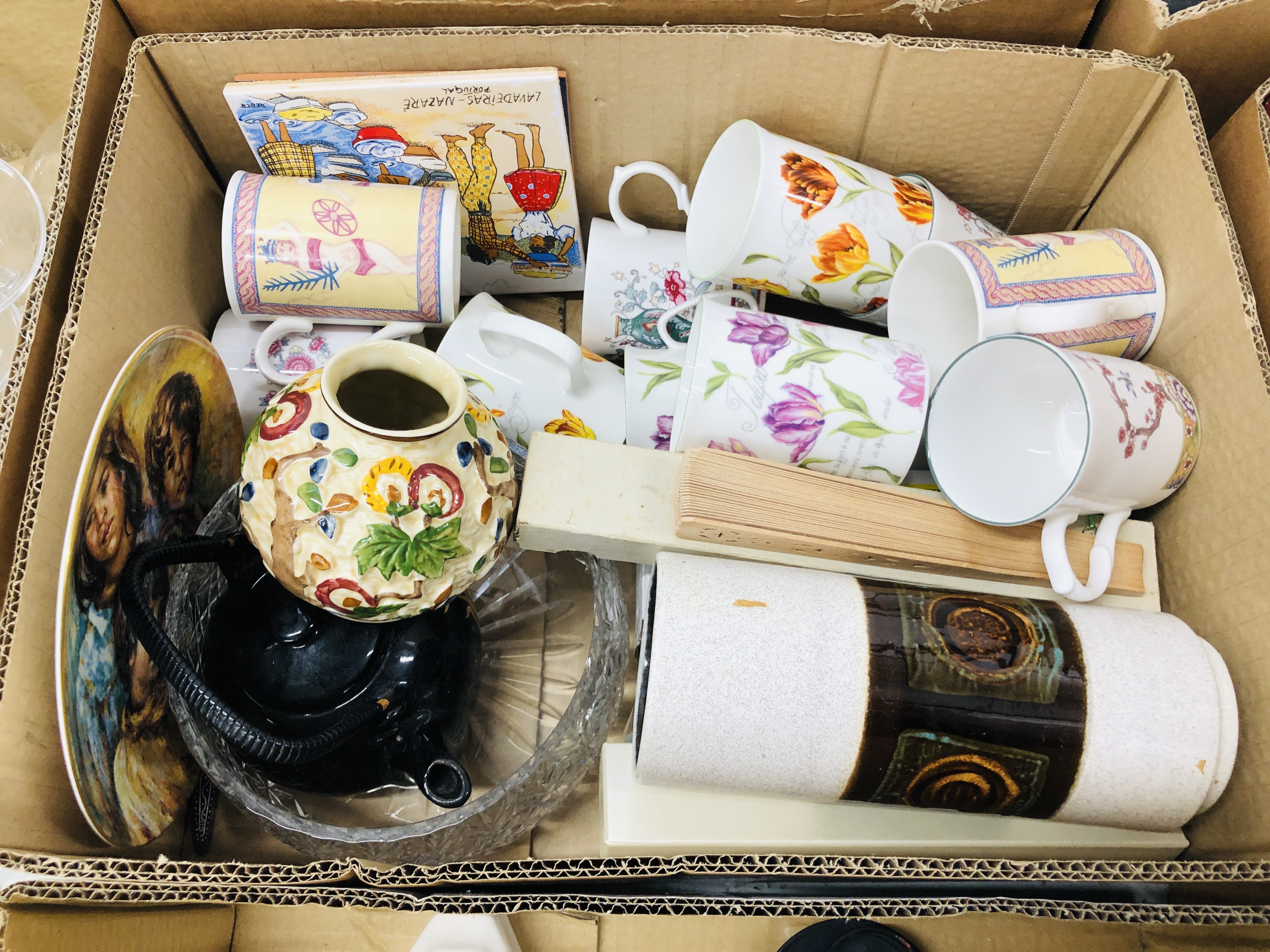 9 BOXES CONTAINING ASSORTED HOME WARES AND DECORATIVE EFFECTS TO INCLUDE FIGURINES, ORNAMENTS, - Image 4 of 18