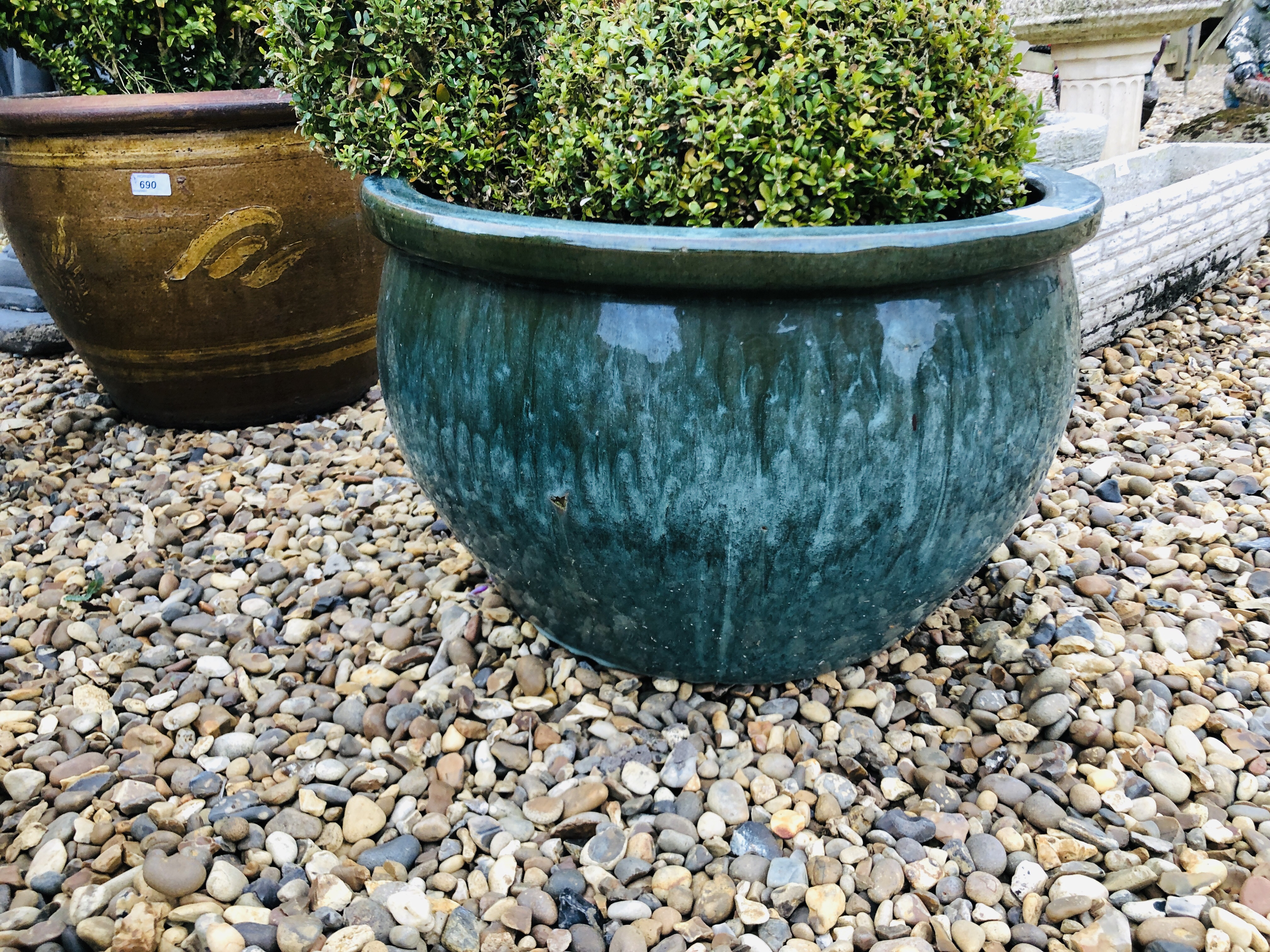 A LARGE GLAZED GARDEN PLANTER WITH BOXED TOPIARY PEACOCK H 75CM - Image 3 of 4