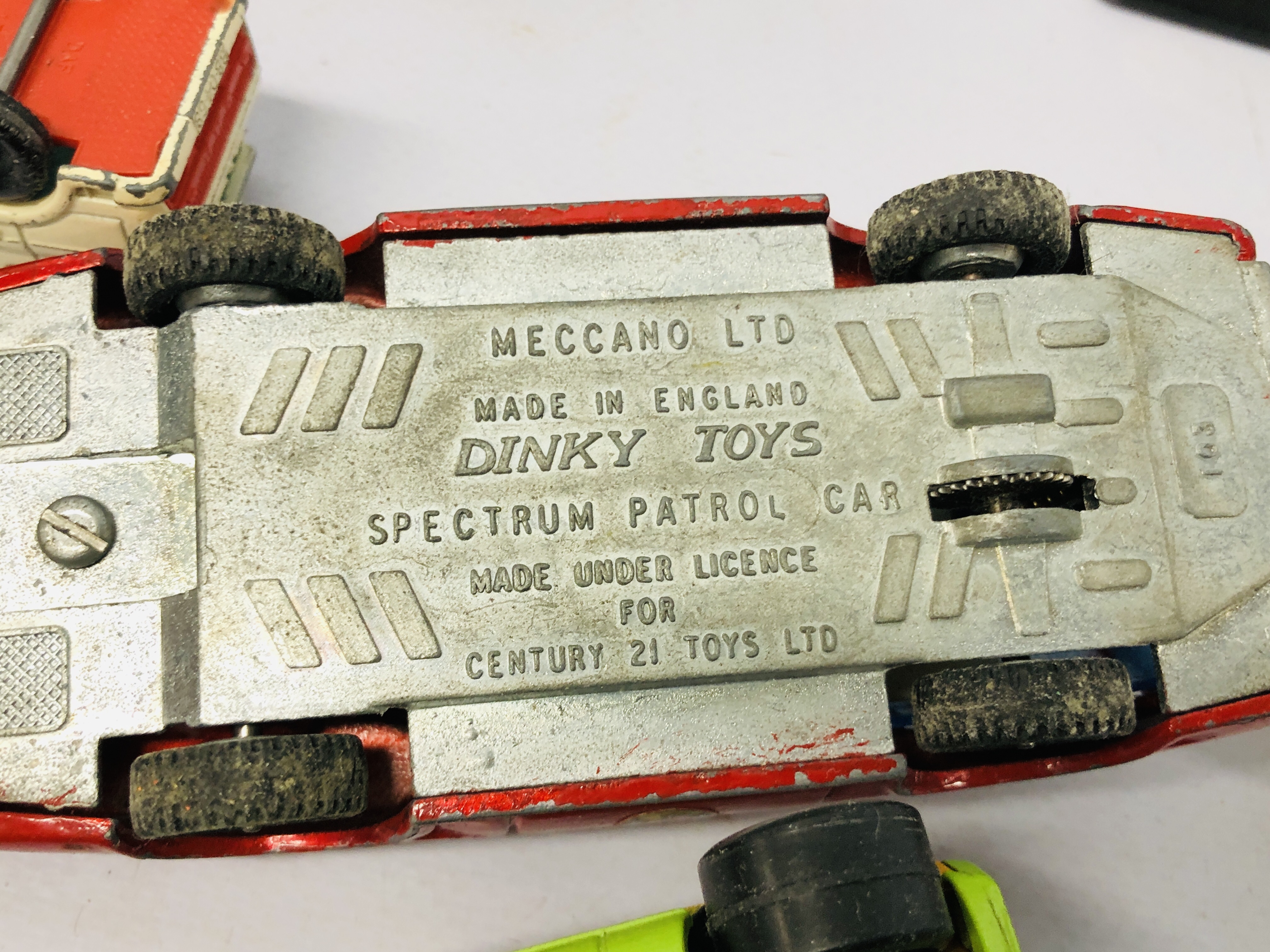 A COLLECTION OF DIE-CAST VEHICLES TO INCLUDE CORGI, LLEDO, MATCHBOX, - Image 18 of 22