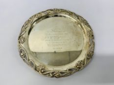 SILVER SALVER PEARCE BORDER AND ENGRAVED WILLIAM HUTTON AND SON SHEFFIELD 1905 (690gm)