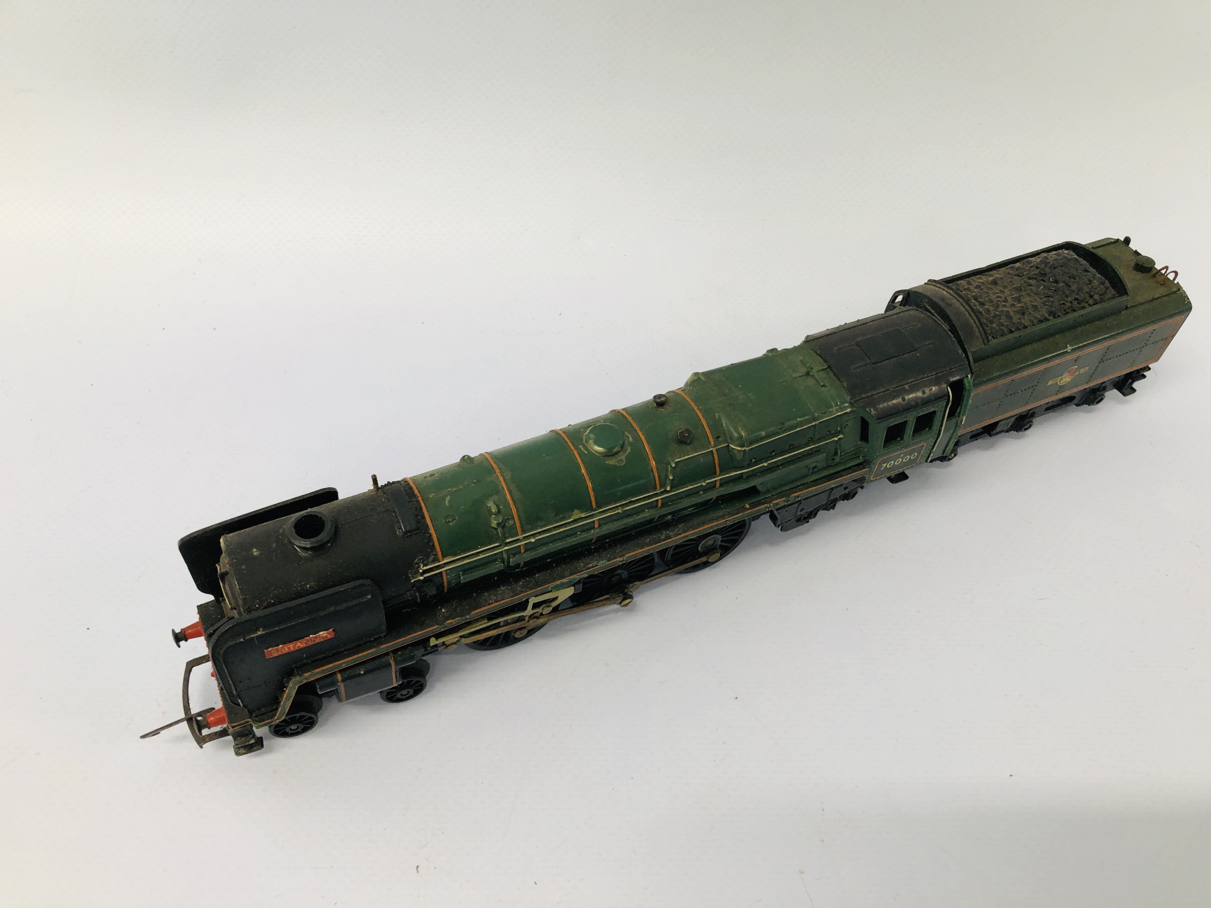 2 X TRIANG 00 GAUGE LOCOMOTIVES AND TENDERS INCLUDING BRITTANIA - Image 9 of 14