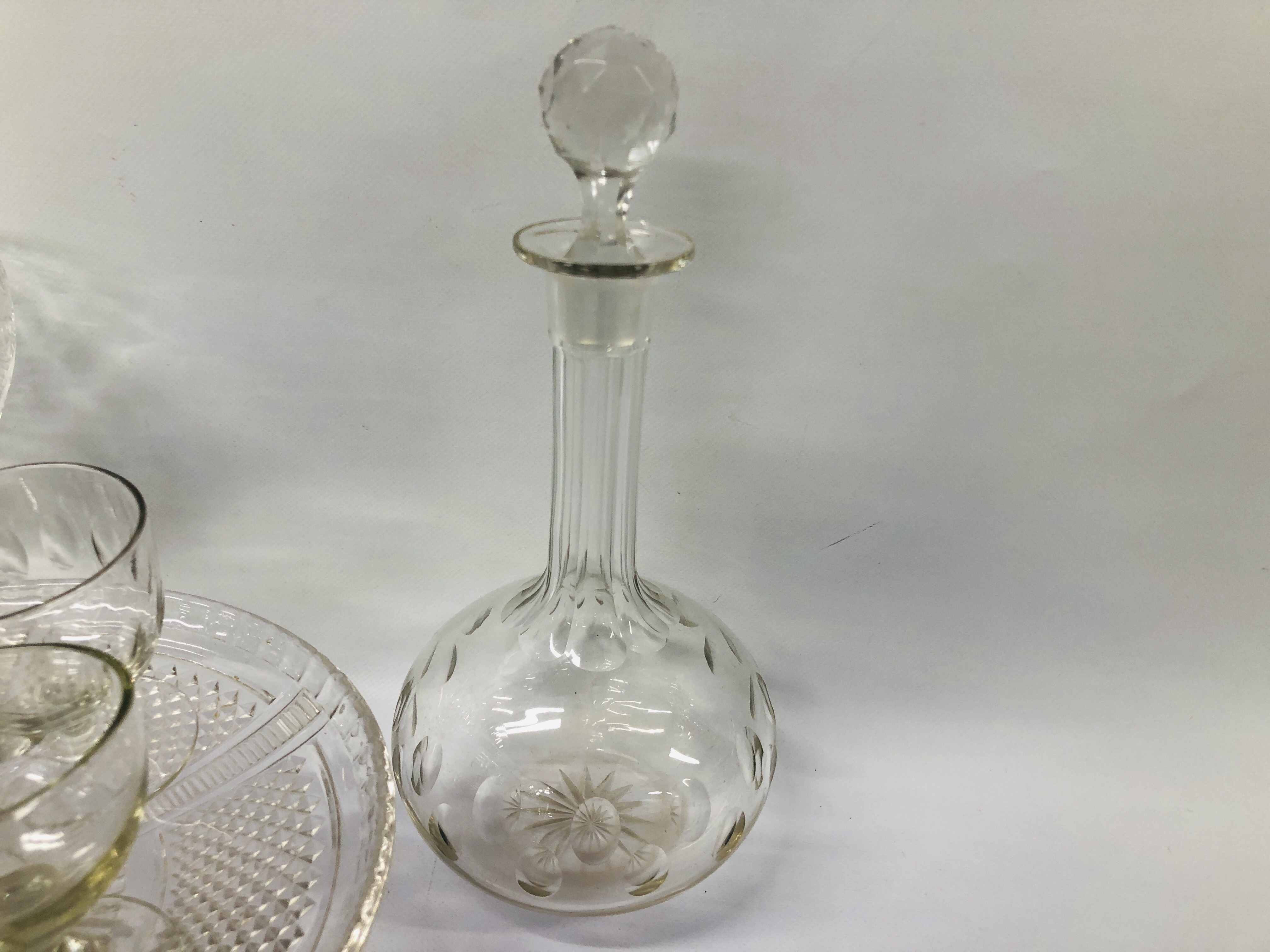 COLLECTION OF GLASSWARE TO INCLUDE VINTAGE DECANTERS, CAKE STAND, BLUE GLASS VASE, - Image 3 of 20