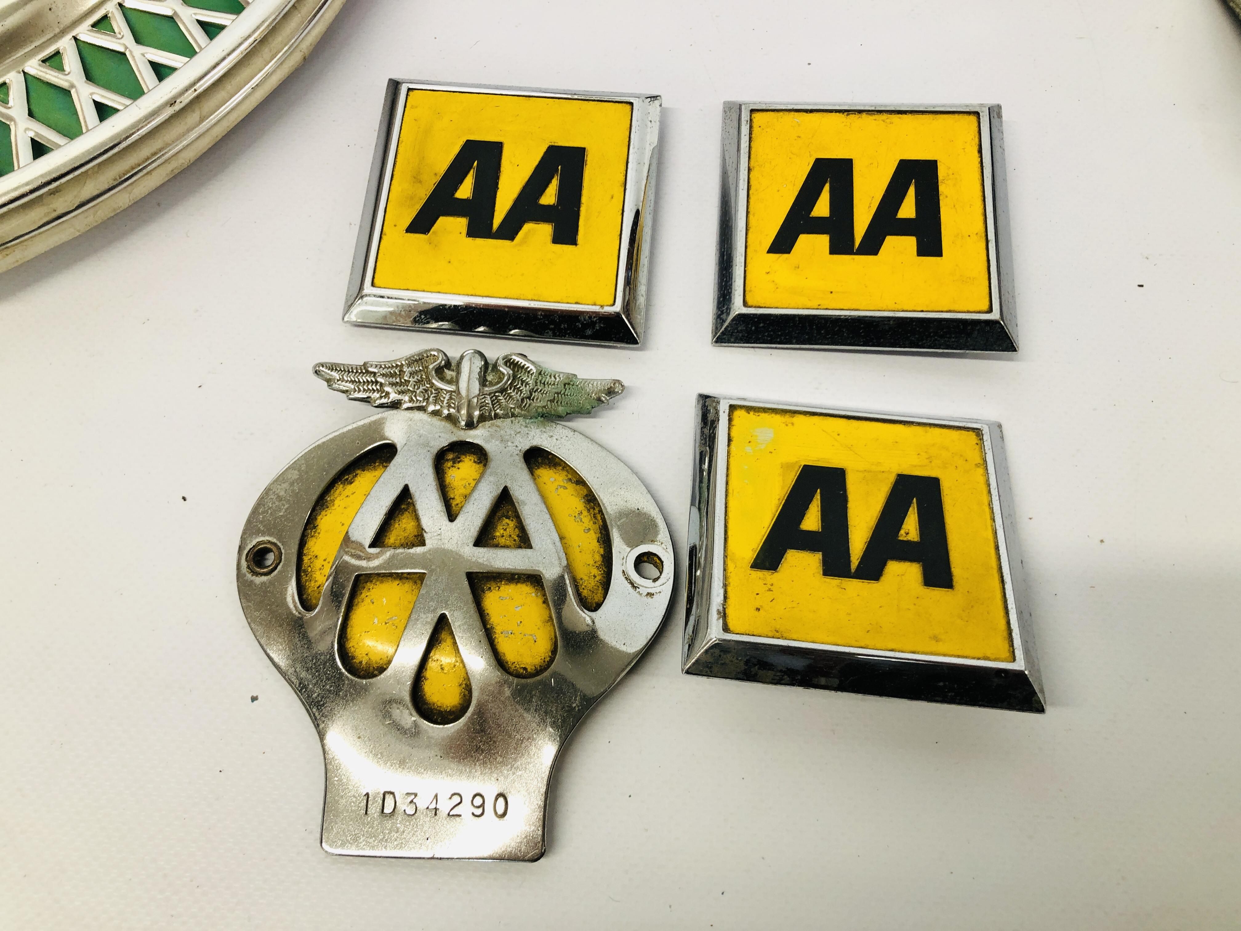 VARIOUS VINTAGE CAR BADGES AND 2 WHEEL COVERS TO INCLUDE AA, VOLKSWAGEN, KANGAROO, EAGLE ETC. - Image 8 of 10