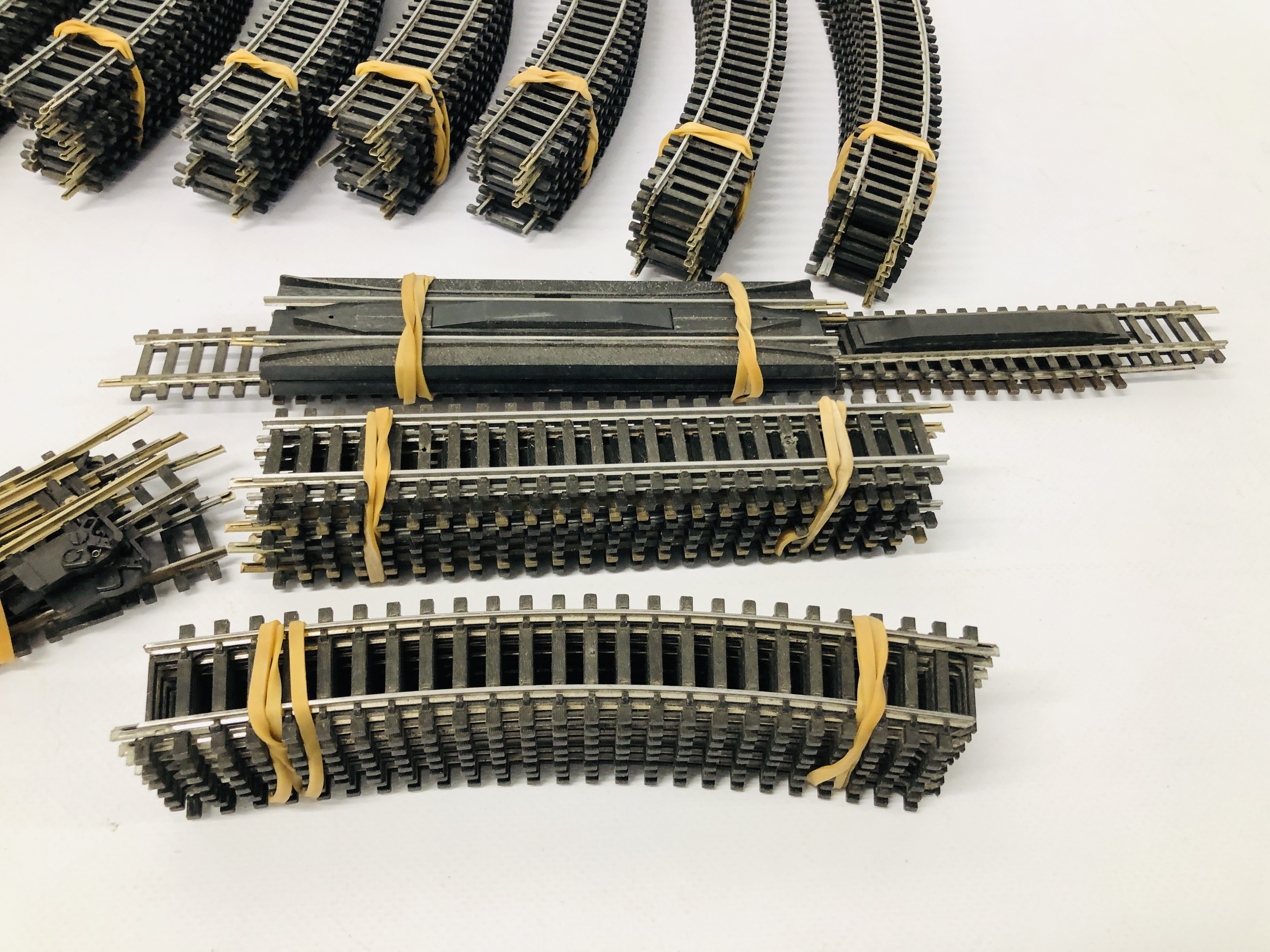 100 PIECES OF HORNBY 00 GAUGE TRACK - Image 2 of 6