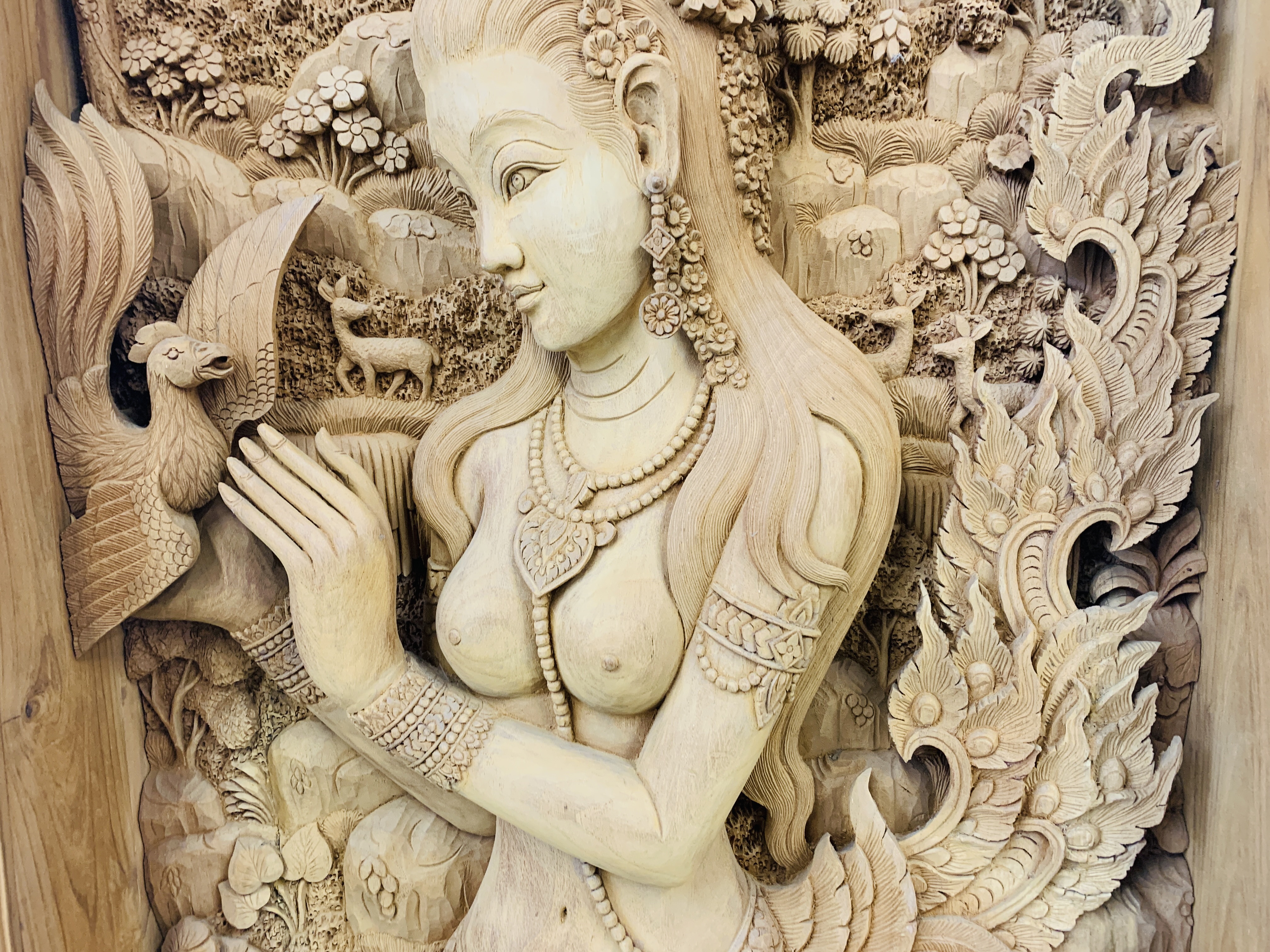 AN IMPRESSIVE ASIAN HAND CARVED TEAK THREE DIMENSIONAL PANEL OF GIRL WITH BIRDS AND FOLIAGE - - Image 5 of 10