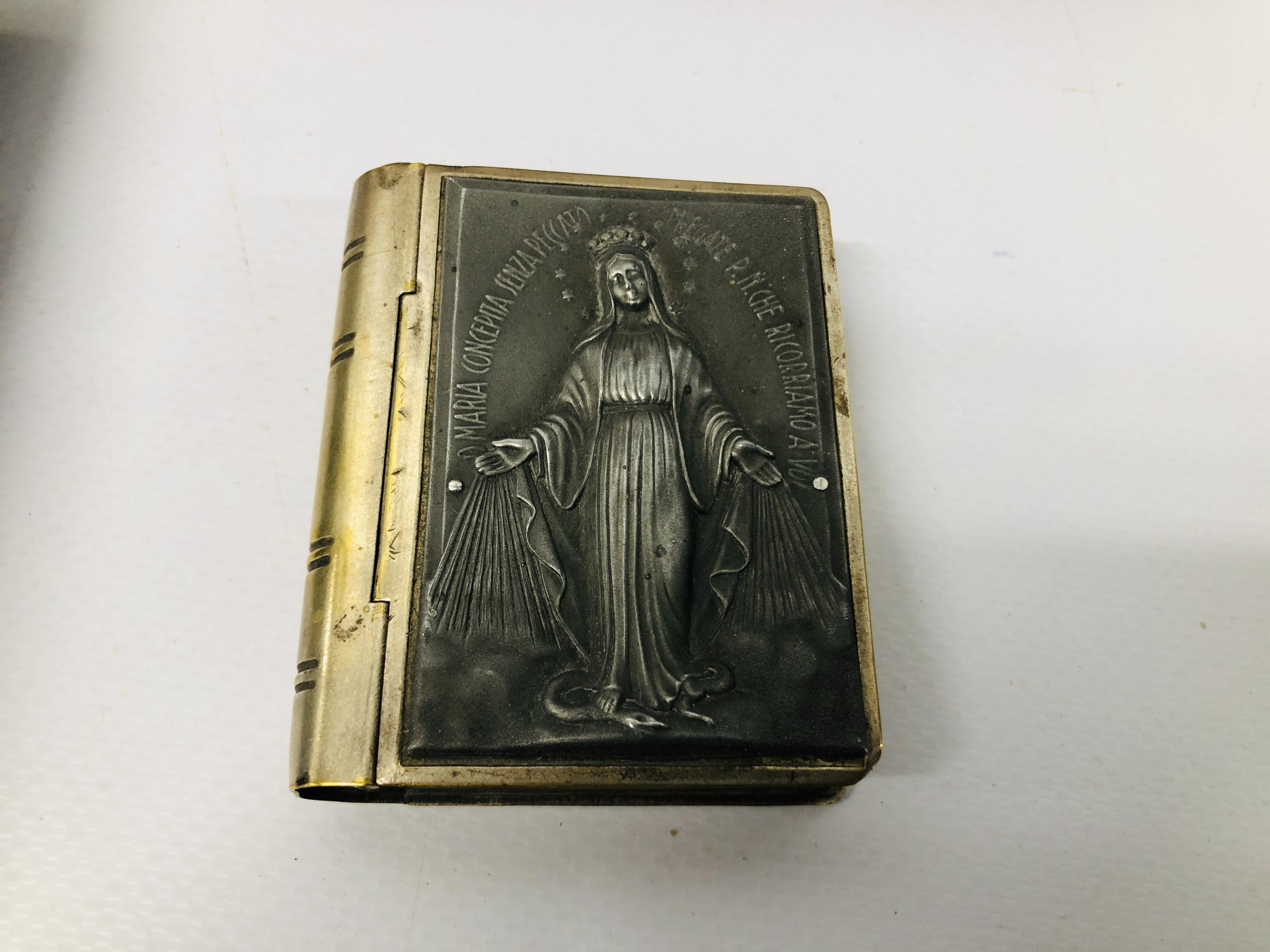 COLLECTION OF VINTAGE MAINLY RELIGIOUS ITEMS TO INCLUDE FRAMED MINIATURE ROSARY BEADS AND TIN, - Image 6 of 22